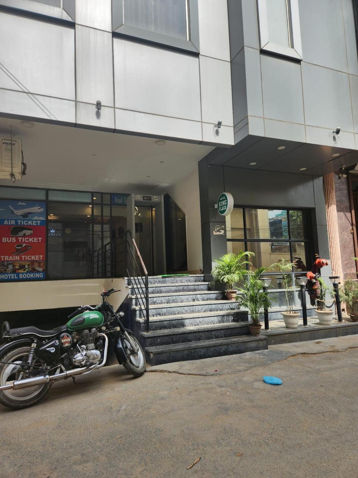 City Lite Near Igi Airport Hotel 4*