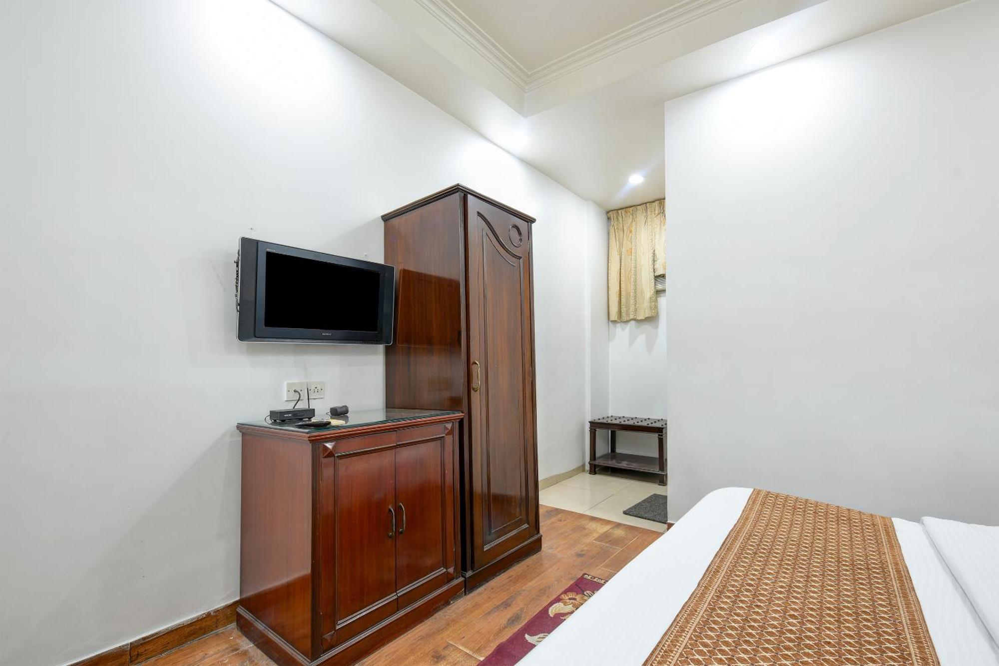 Legend - Walk-in From Railway Station Hotel New Delhi