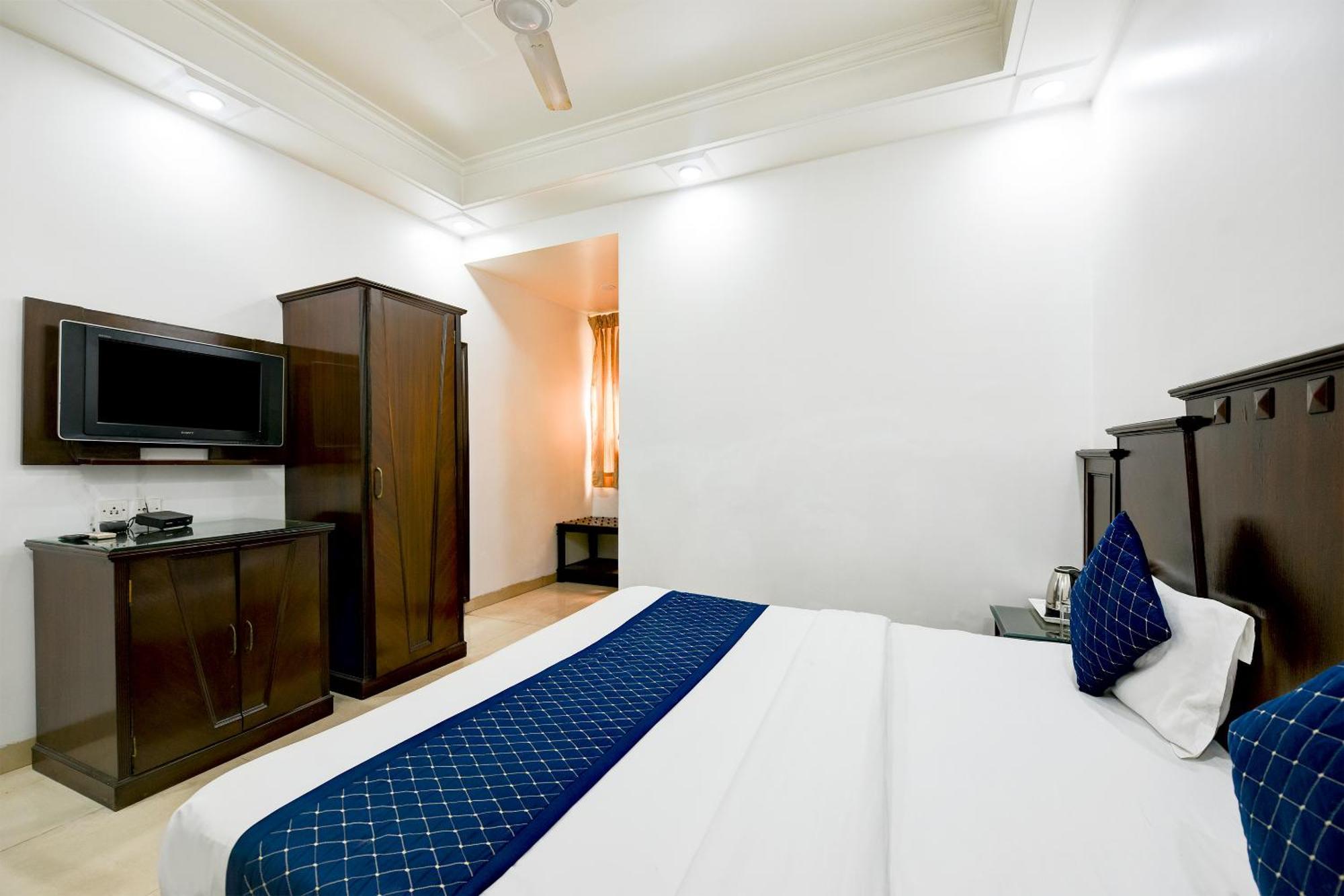 Legend - Walk-in From Railway Station Hotel New Delhi