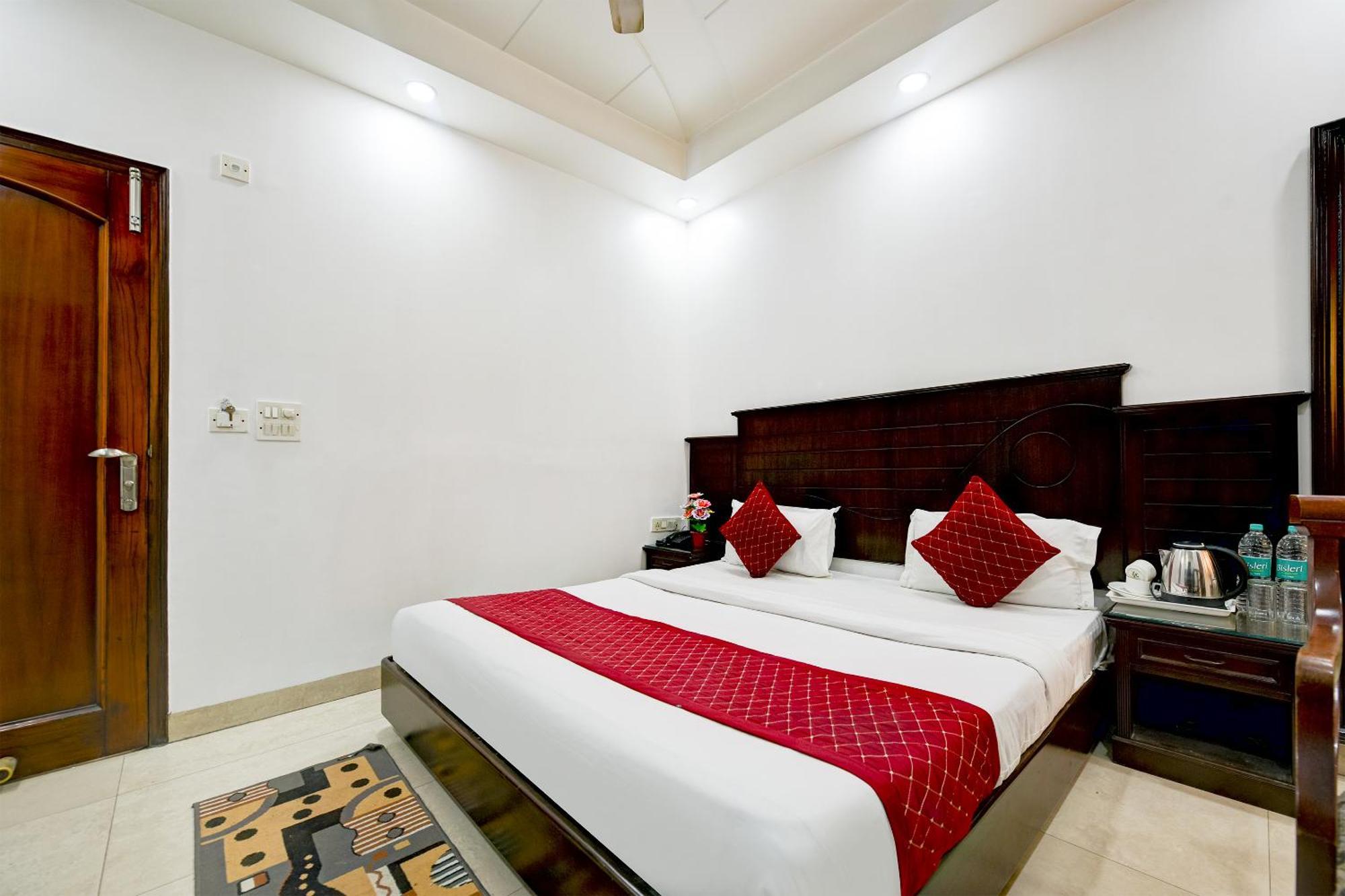 Hotel Legend - Walk-in From Railway Station