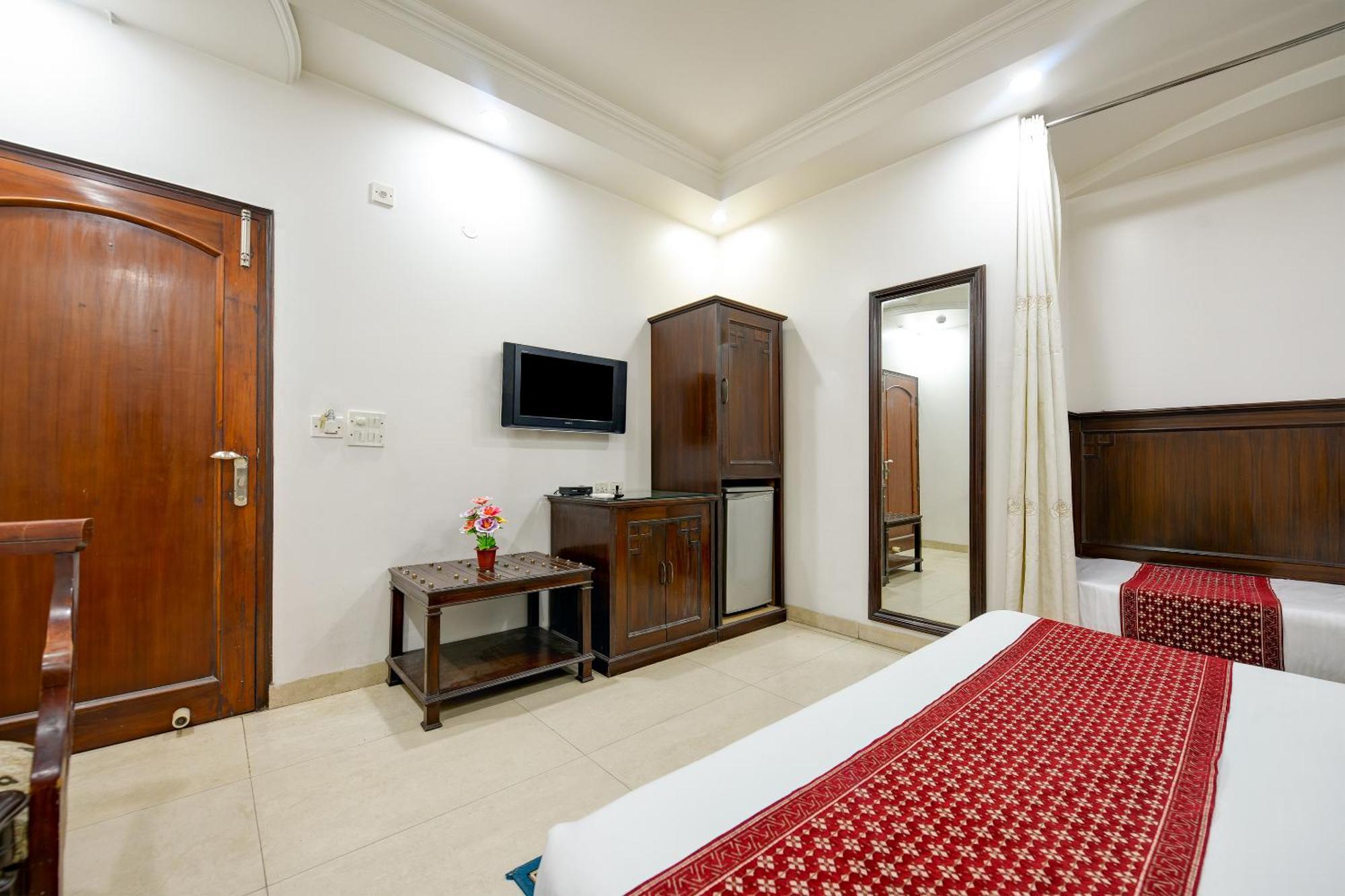 Legend - Walk-in From Railway Station Hotel New Delhi