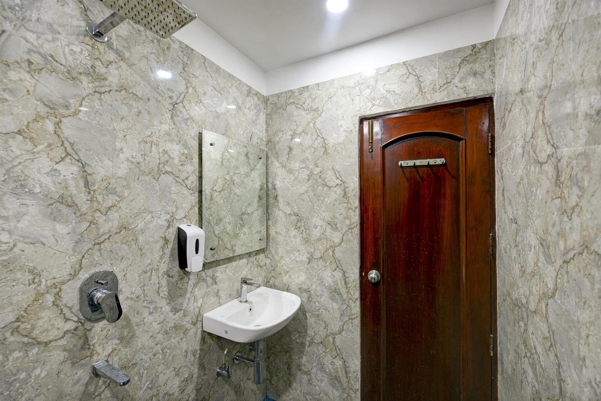 Hotel Legend - Walk-in From Railway Station