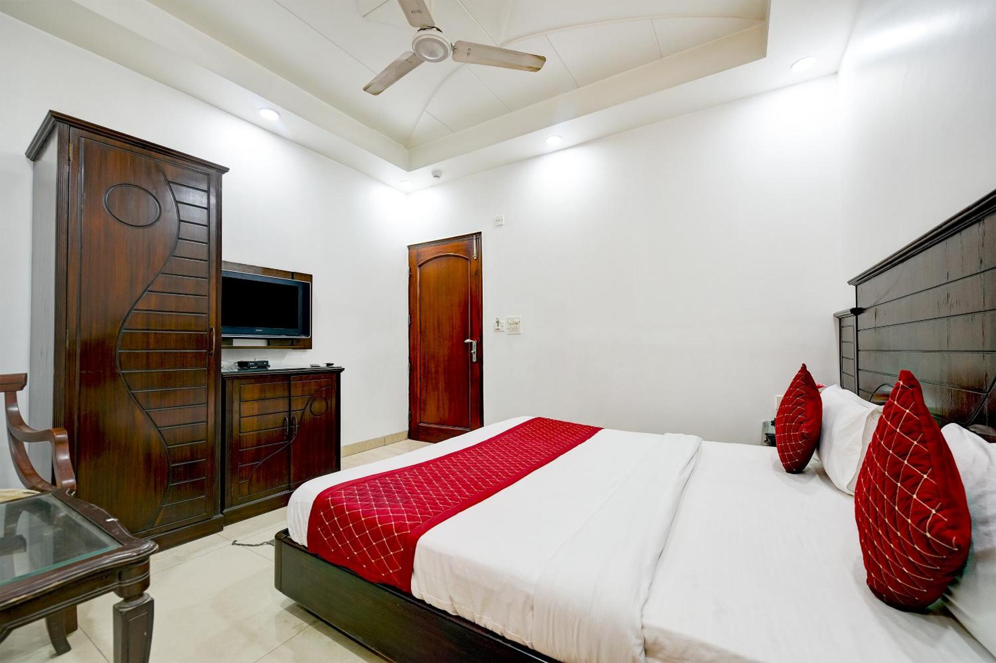 Hotel Legend - Walk-in From Railway Station New Delhi