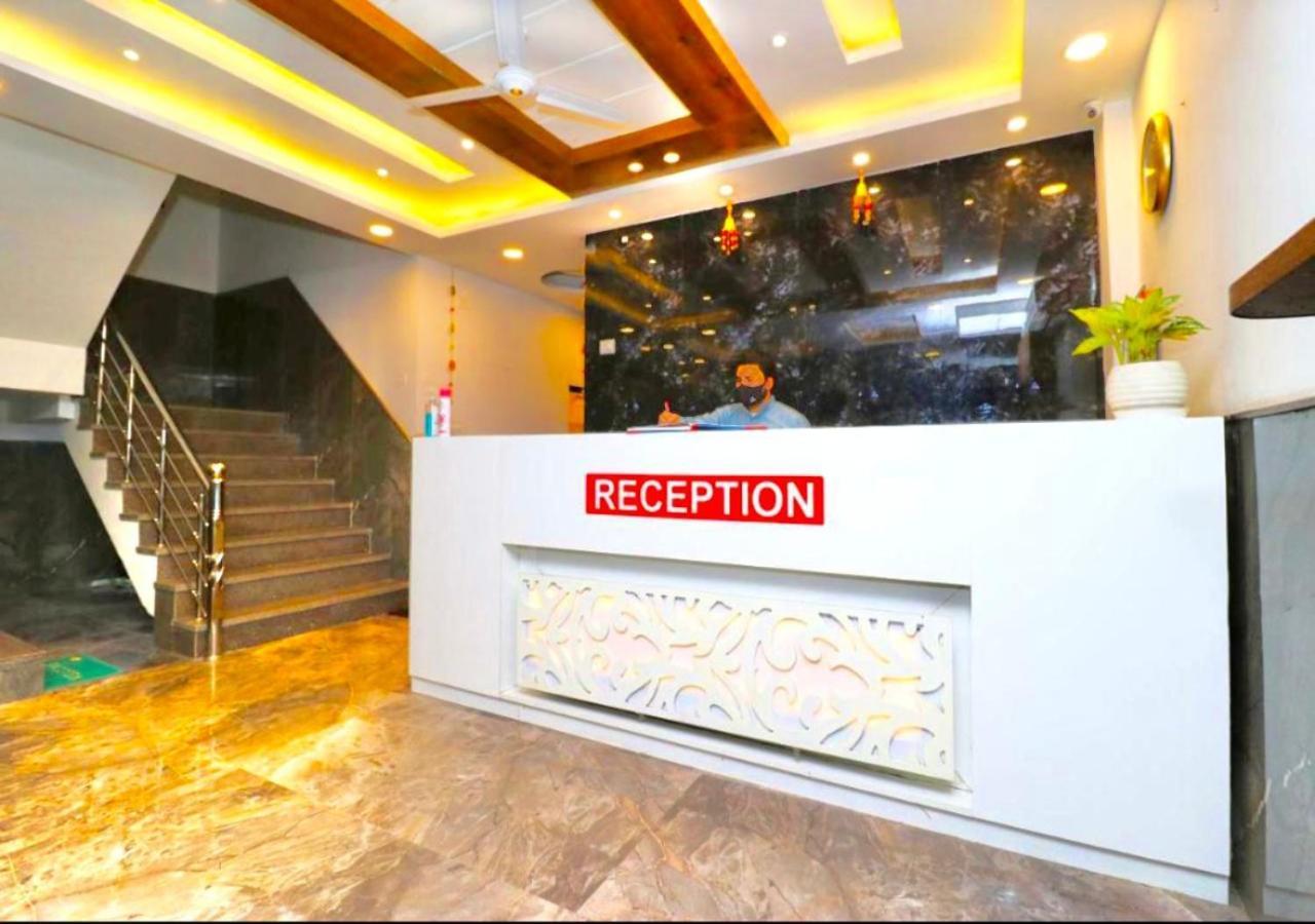 Seven Suites Near Igi International Airport Hotel