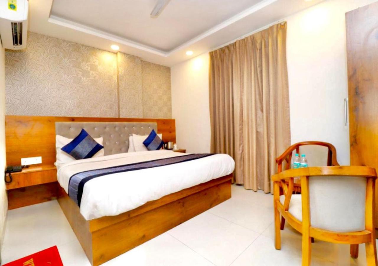 Seven Suites Near Igi International Airport