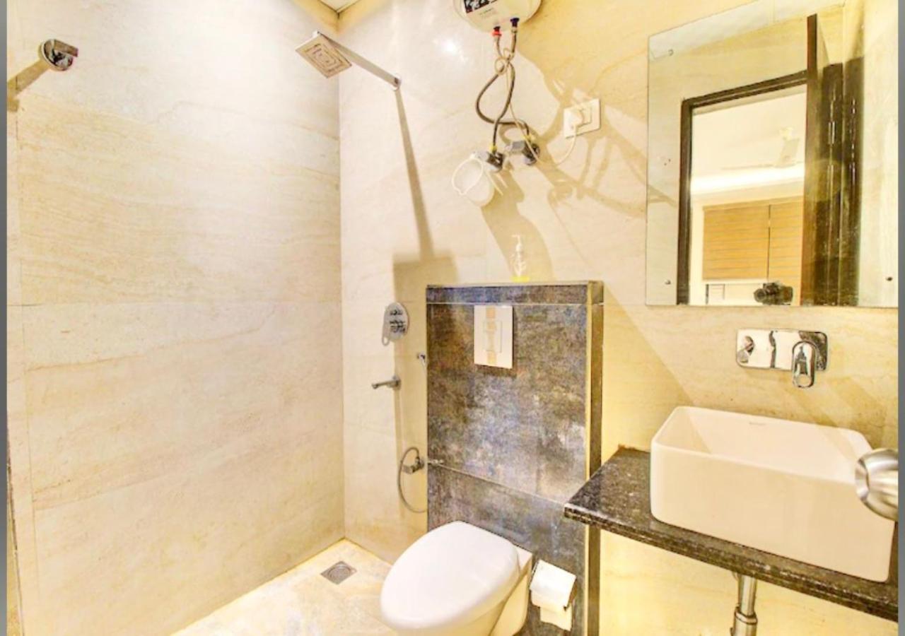 Hotel Seven Suites Near Igi International Airport