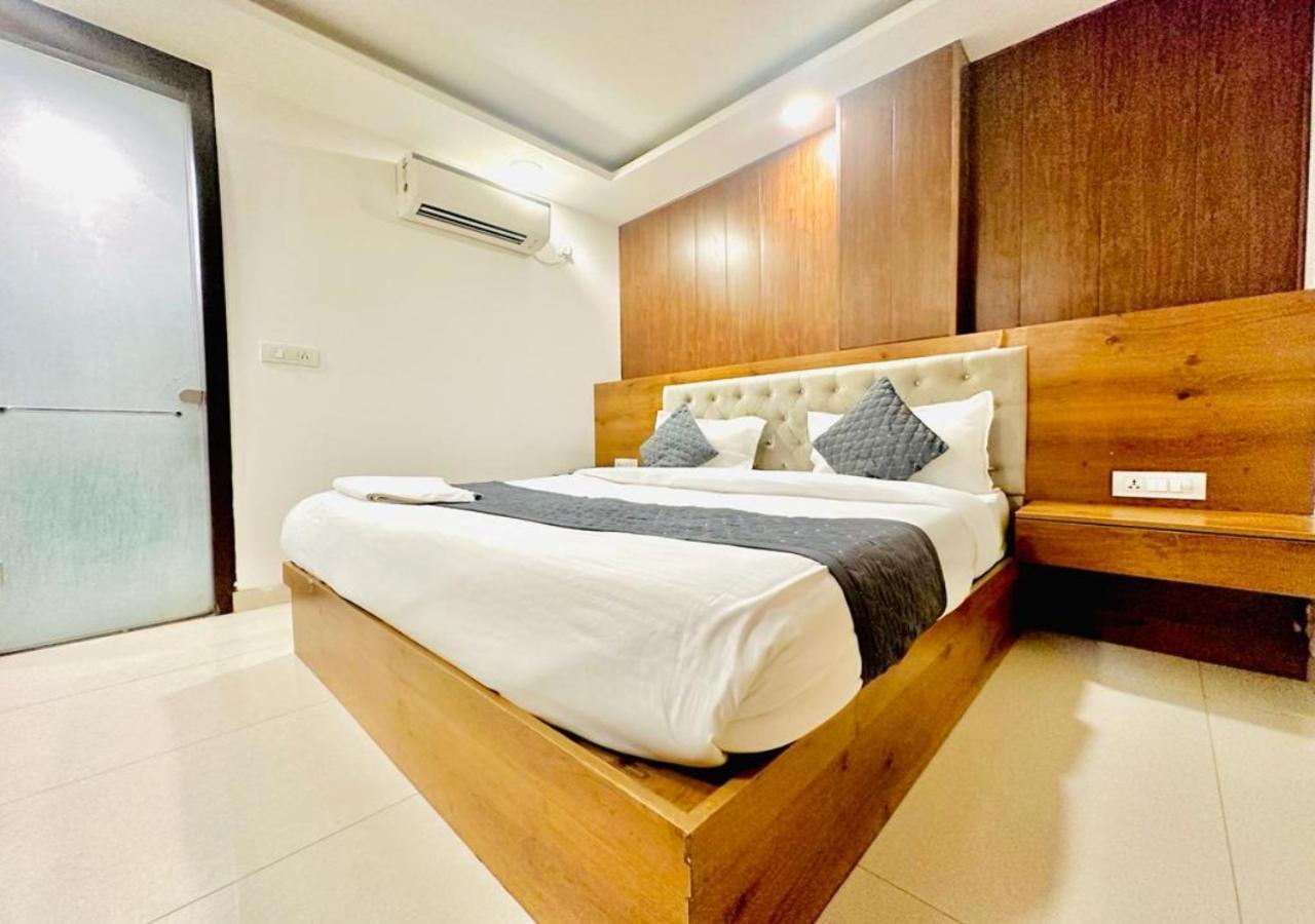 Seven Suites Near Igi International Airport Hotel New Delhi