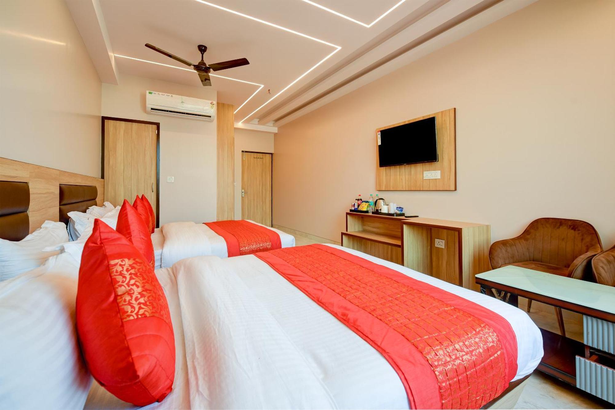Express 66 - Railway Station Hotel 4*