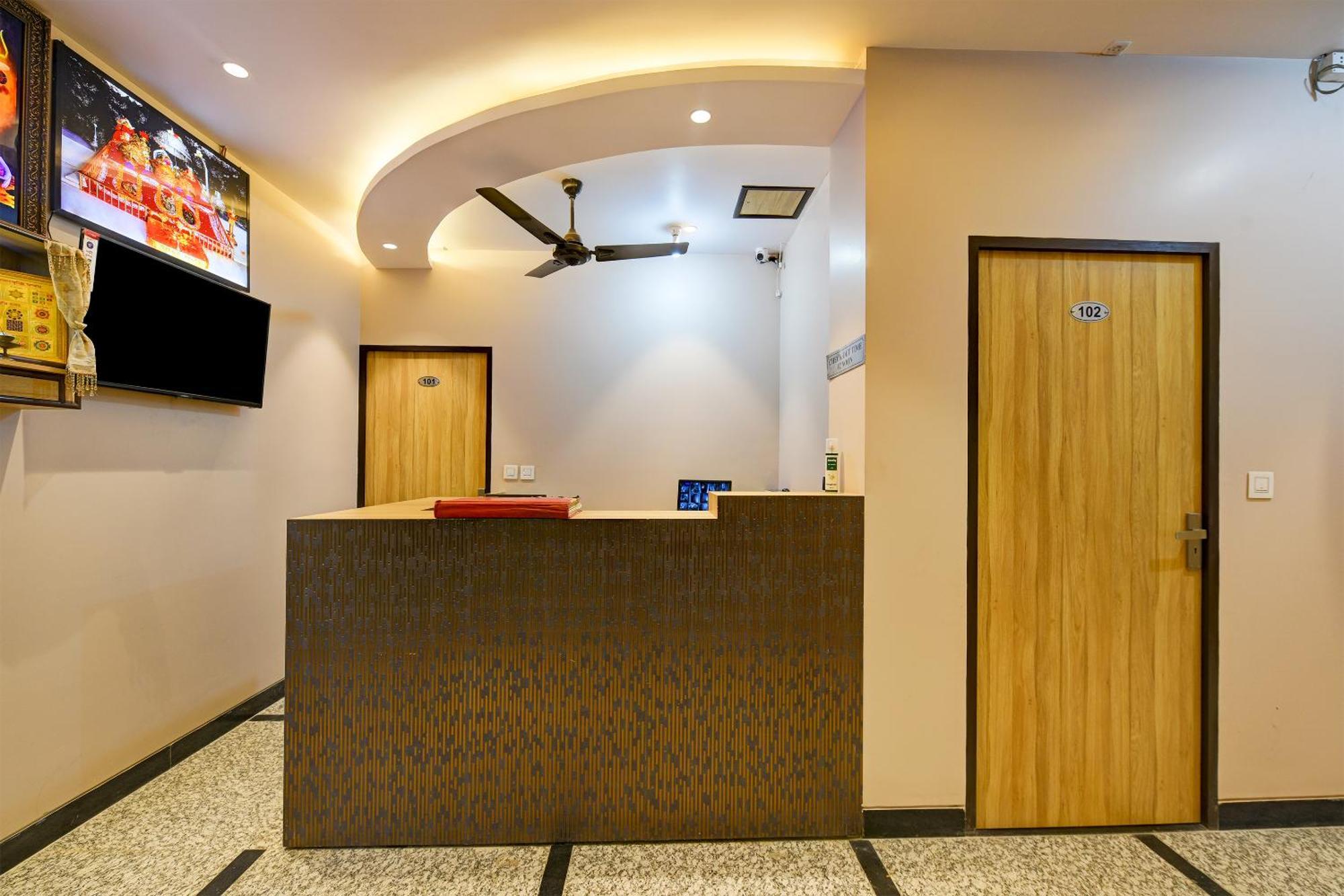 Express 66 - Railway Station Hotel
