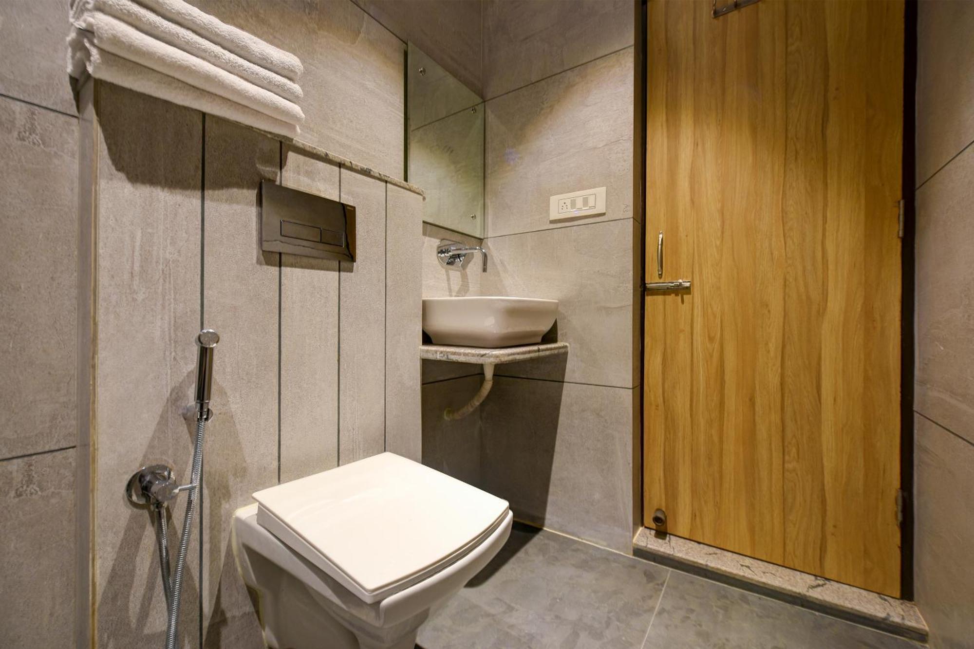 Express 66 - Railway Station Hotel