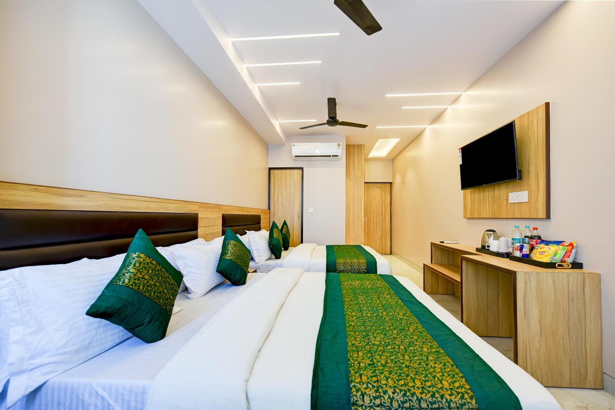 Express 66 - Railway Station Hotel 4*