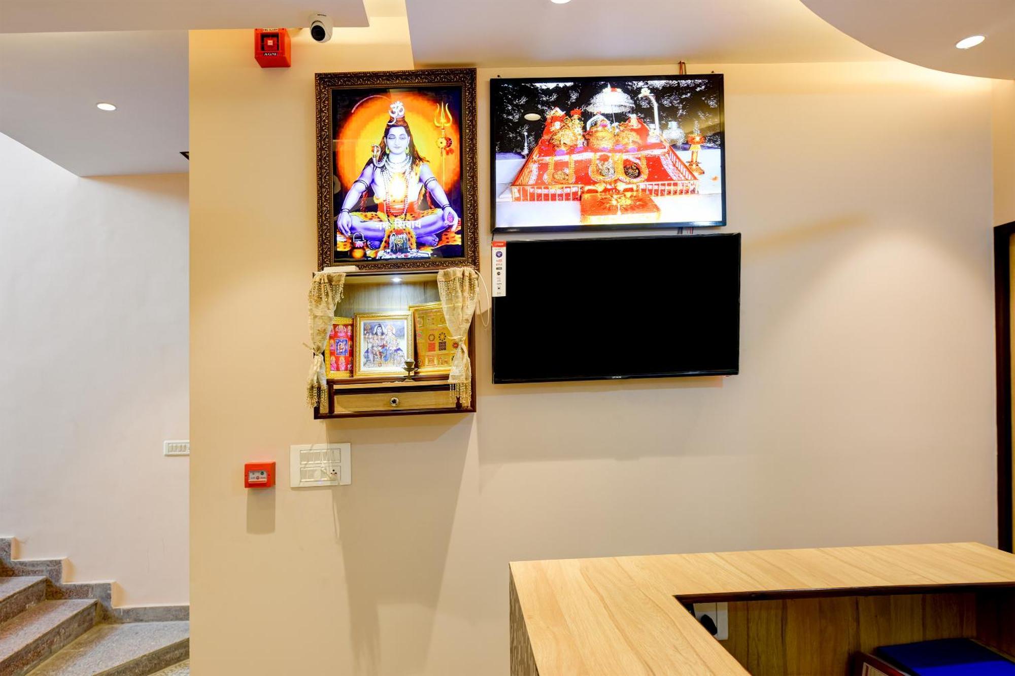 Express 66 - Railway Station Hotel New Delhi