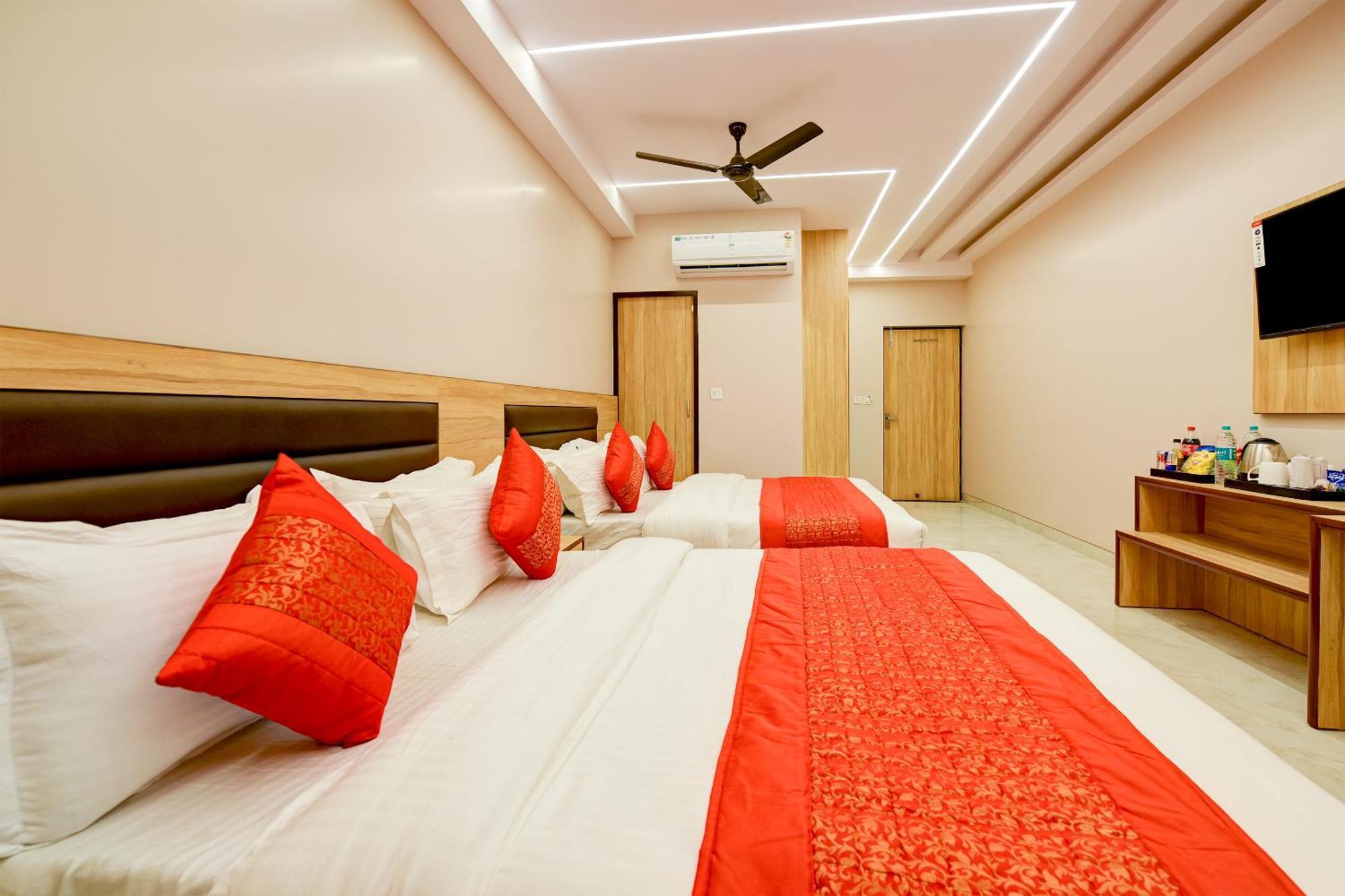 Express 66 - Railway Station Hotel New Delhi