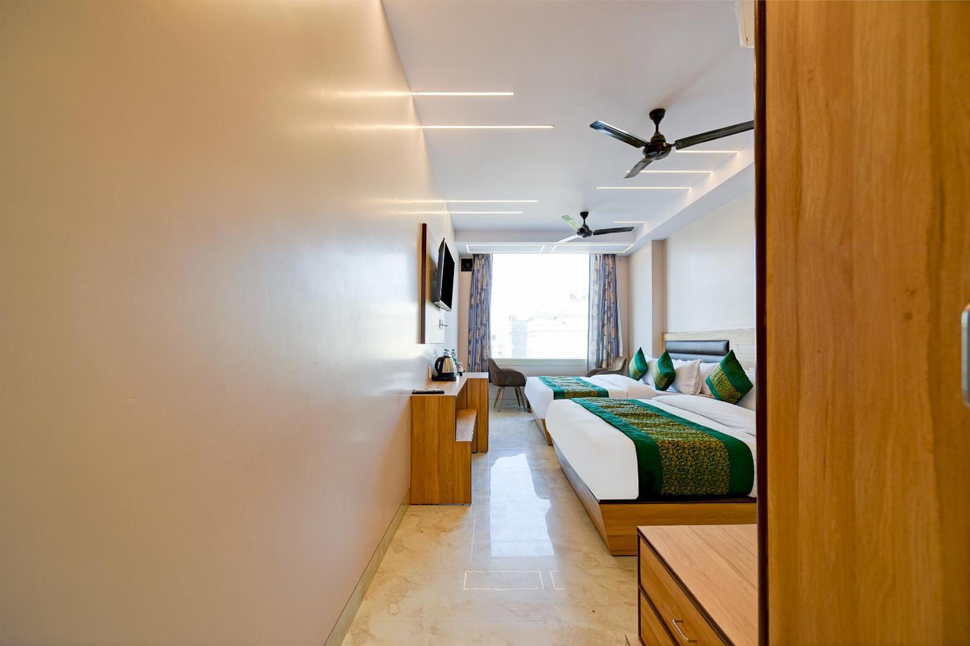 Express 66 - Railway Station Hotel