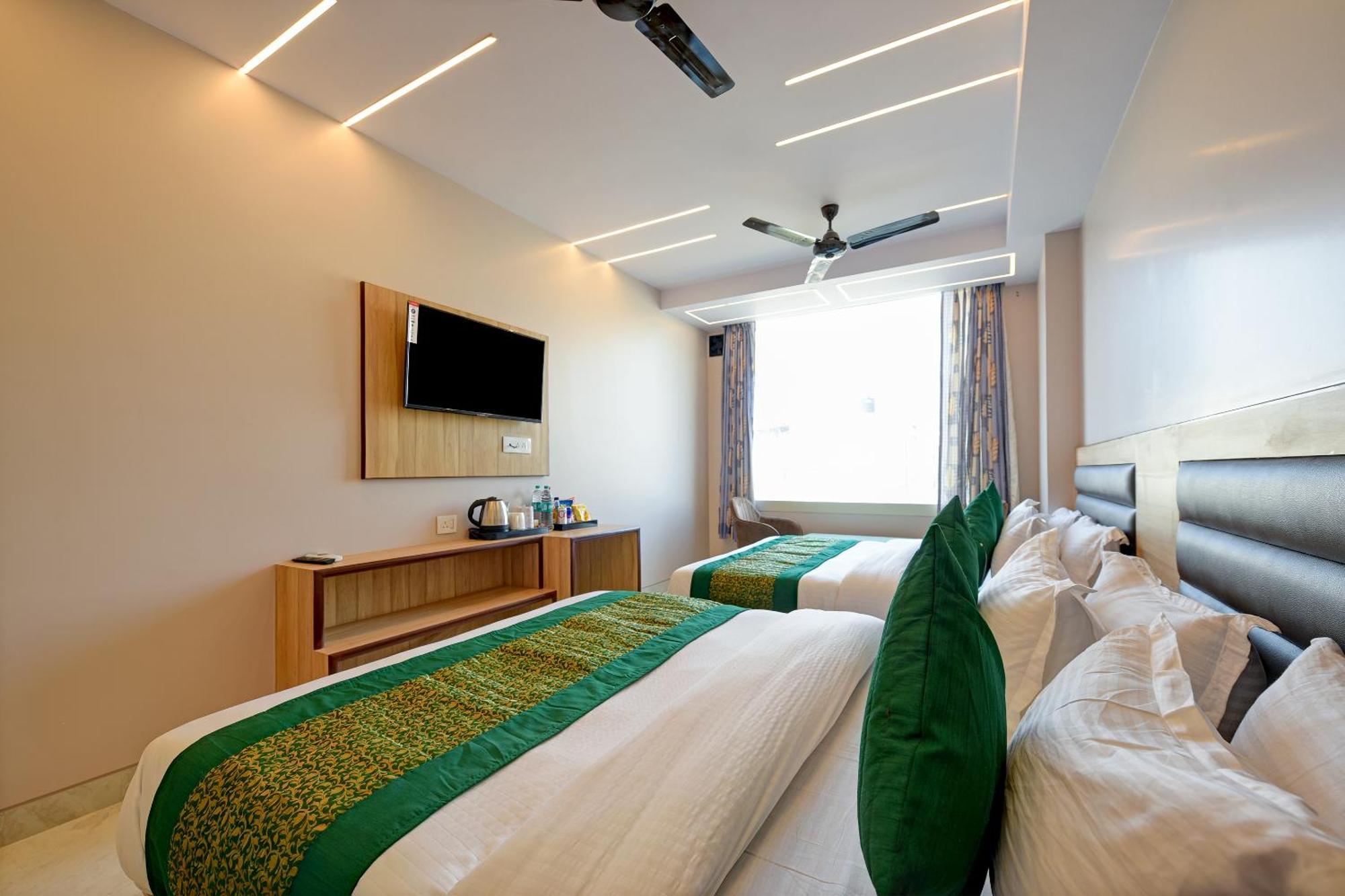 Hotel Express 66 - Railway Station