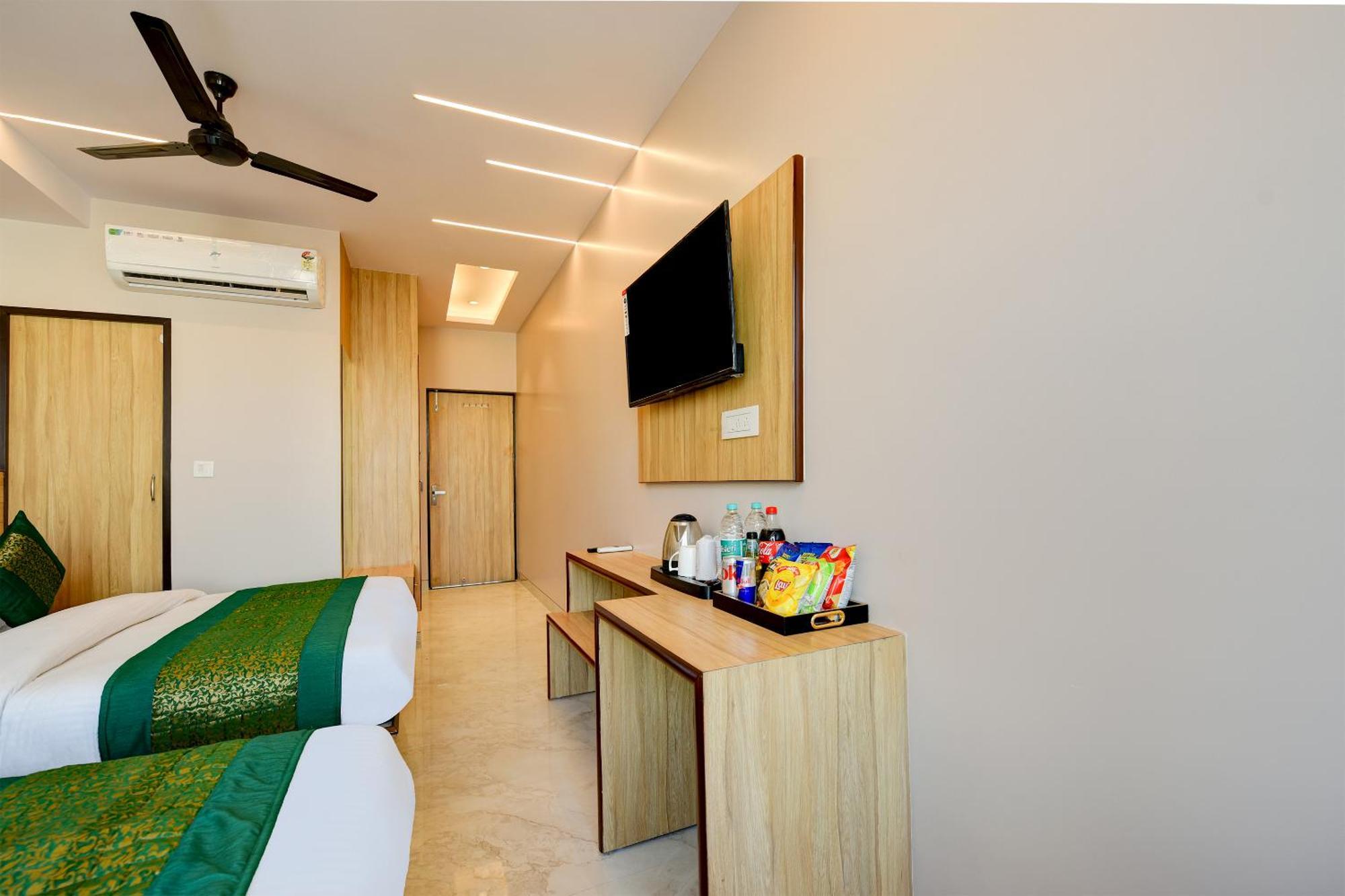 Express 66 - Railway Station Hotel New Delhi