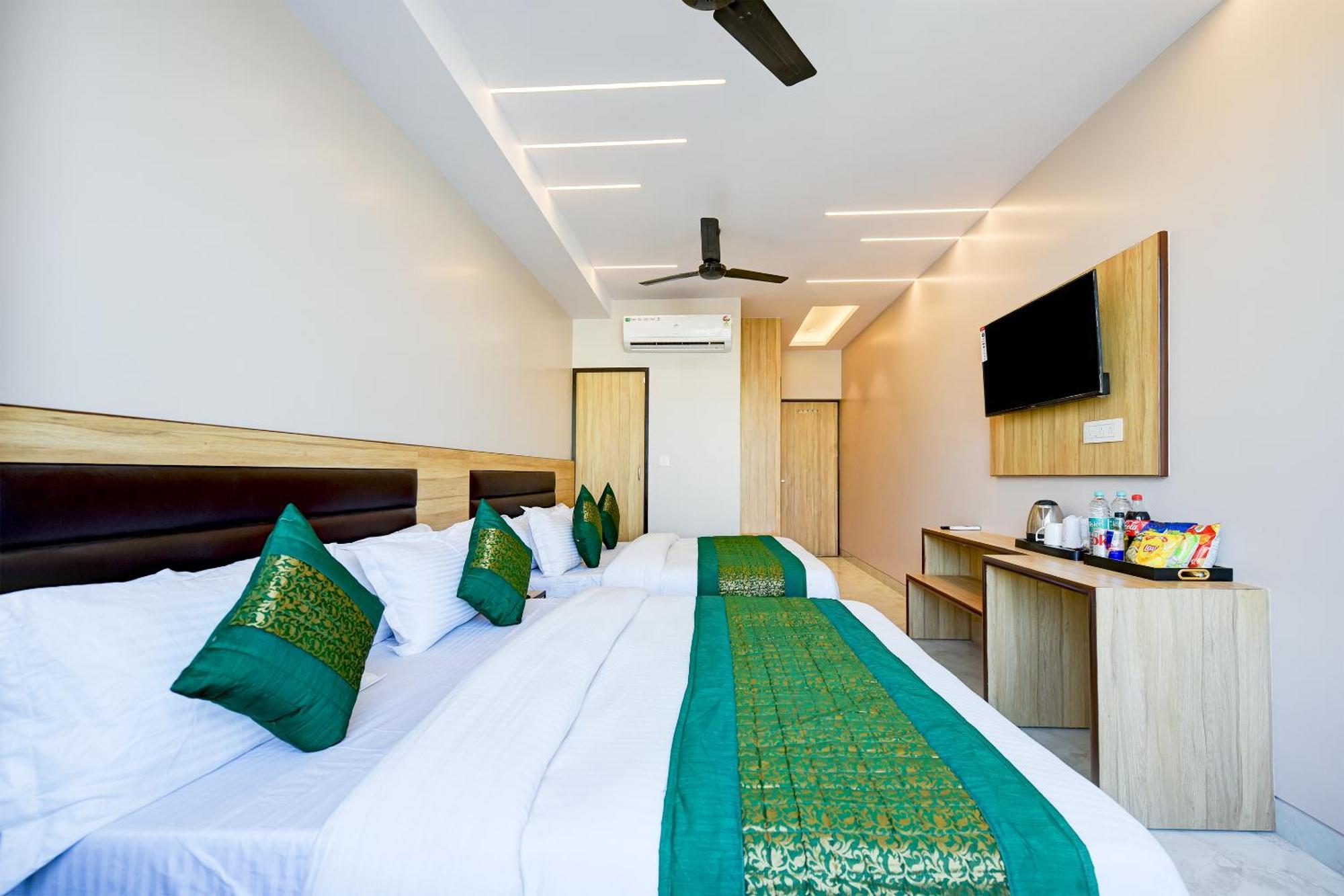 Express 66 - Railway Station Hotel