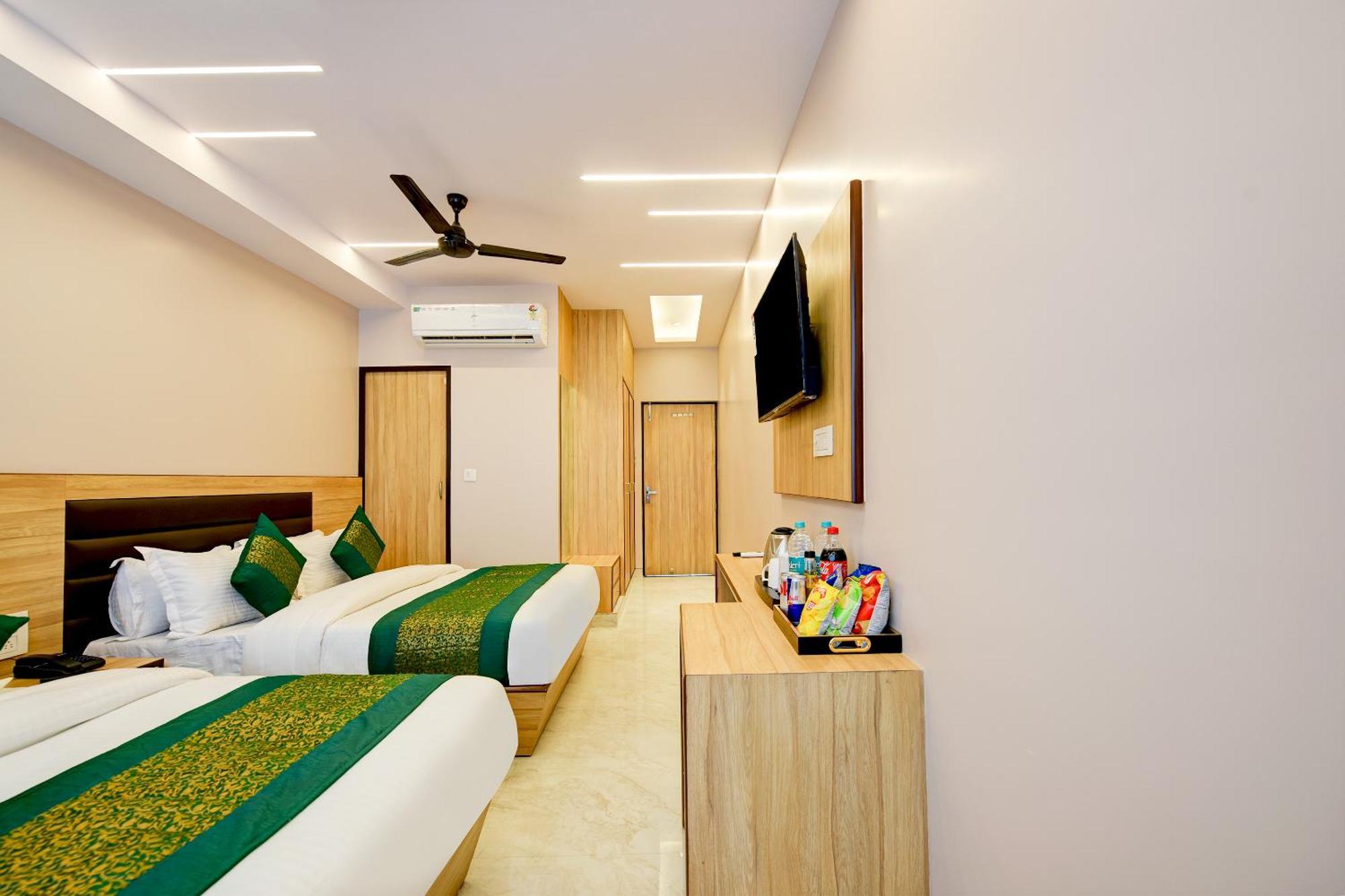 Express 66 - Railway Station Hotel 4*