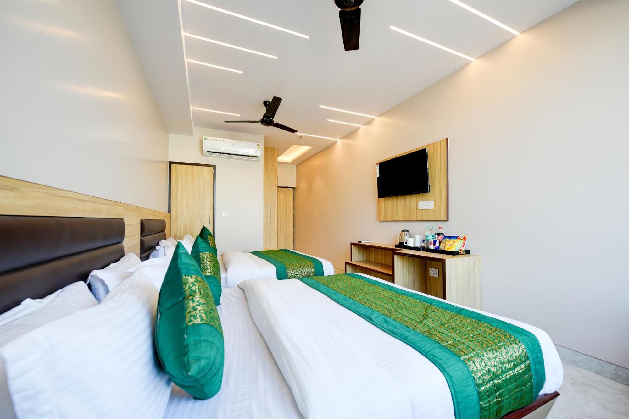 Express 66 - Railway Station Hotel 4*