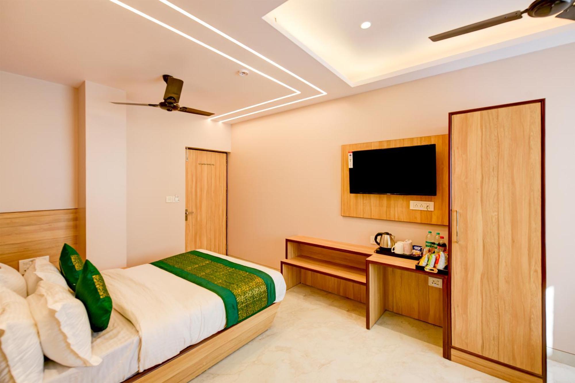 Express 66 - Railway Station 4*