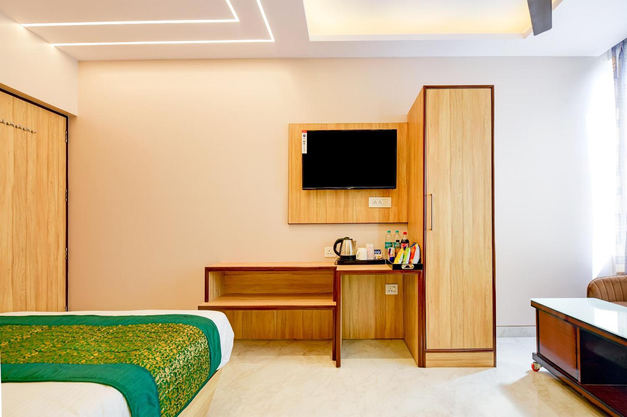 Express 66 - Railway Station Hotel New Delhi