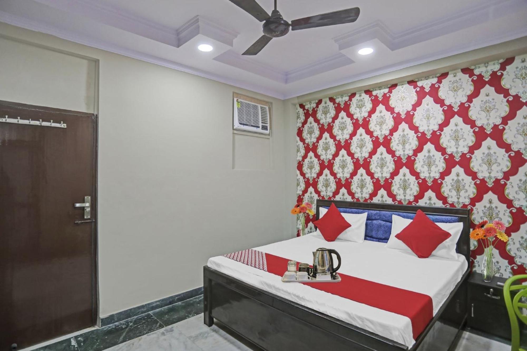 O Metro Near Worlds Of Wonder Hotel 3*