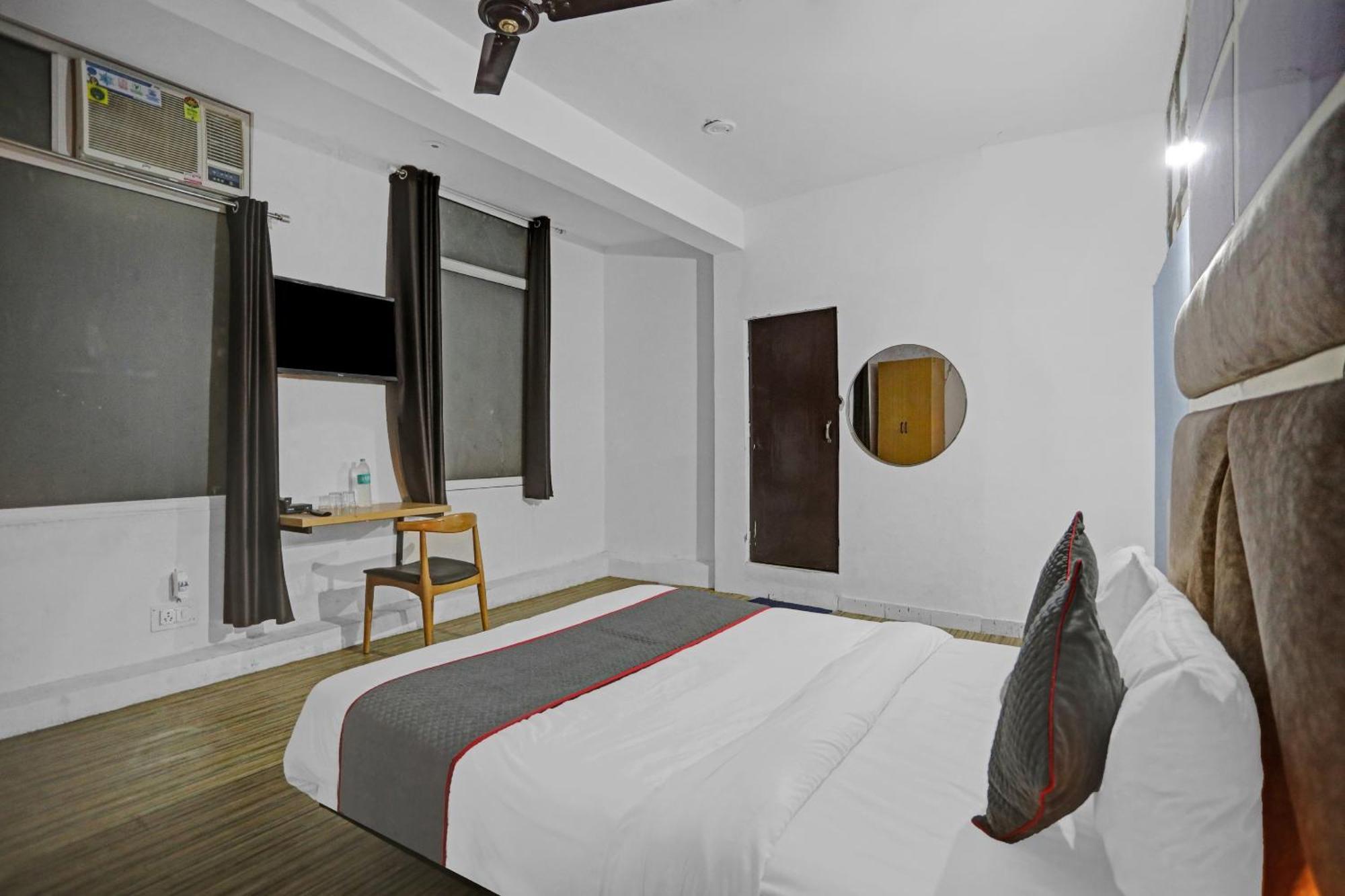 Hotel Collection O Jps Near Pvr Vikaspuri 4*