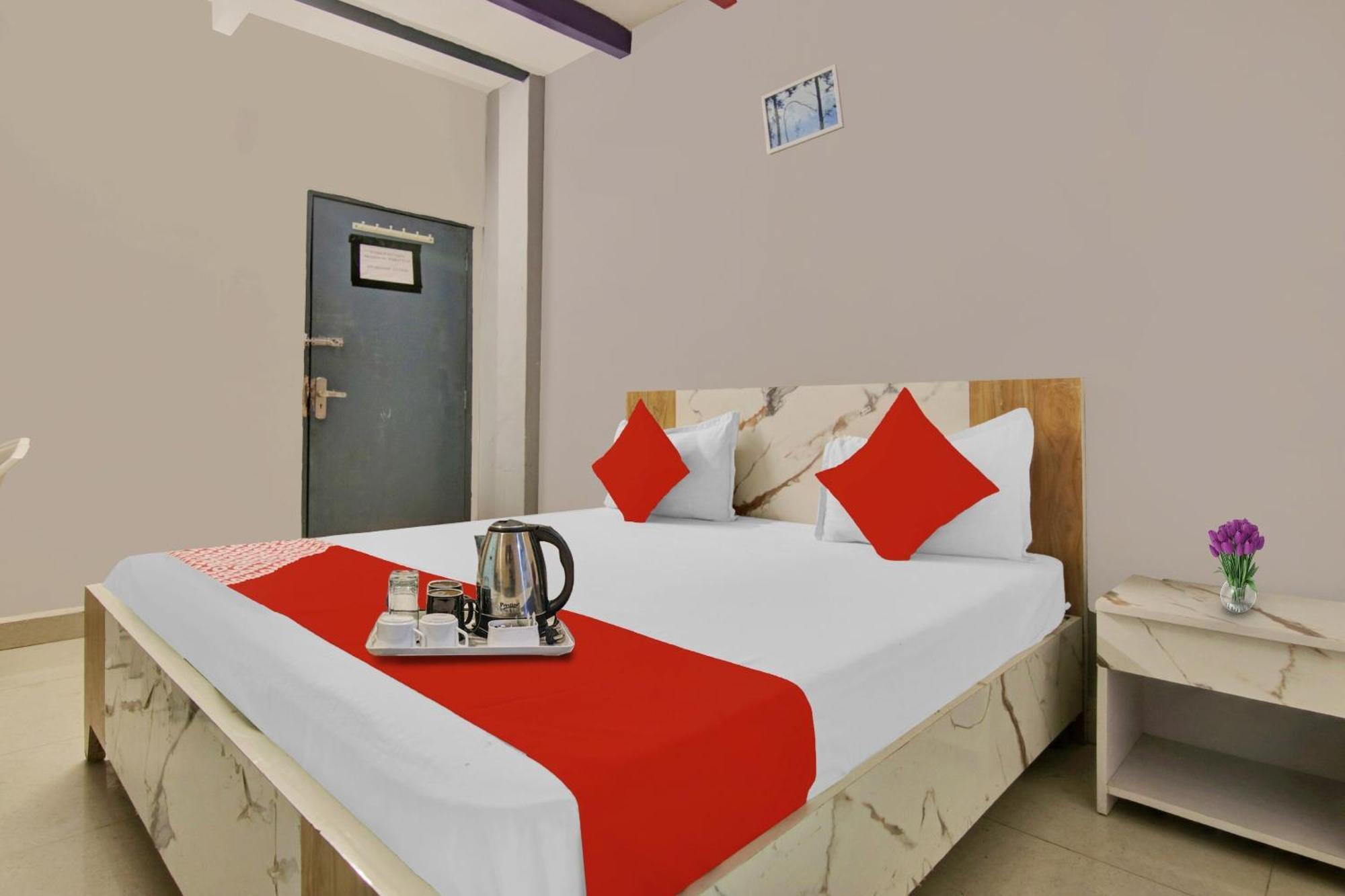 Hotel O Swarg Residency Near Nangloi Railway Station Metro Station 3*