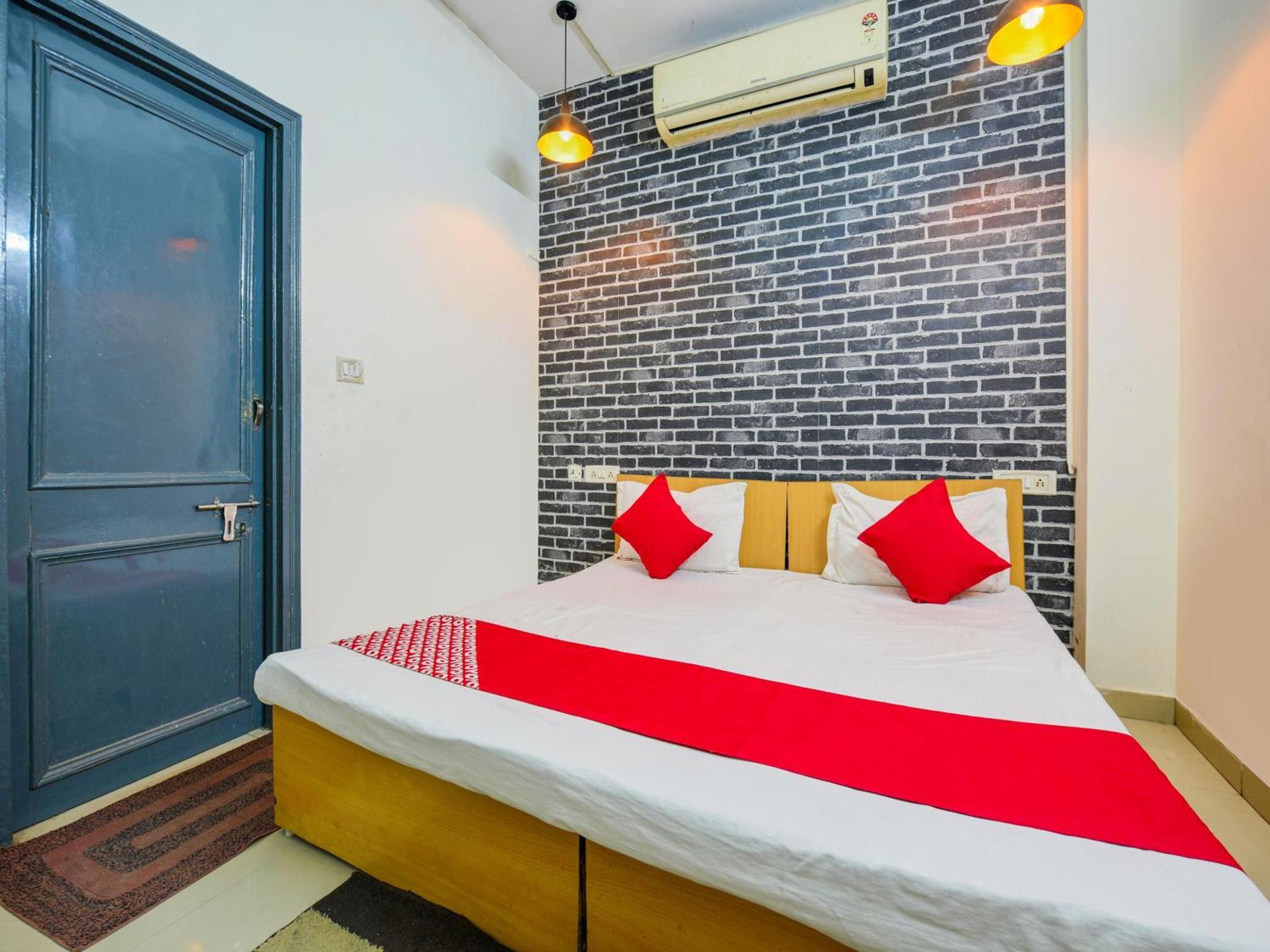 O Unique Delhi Hotel 3*