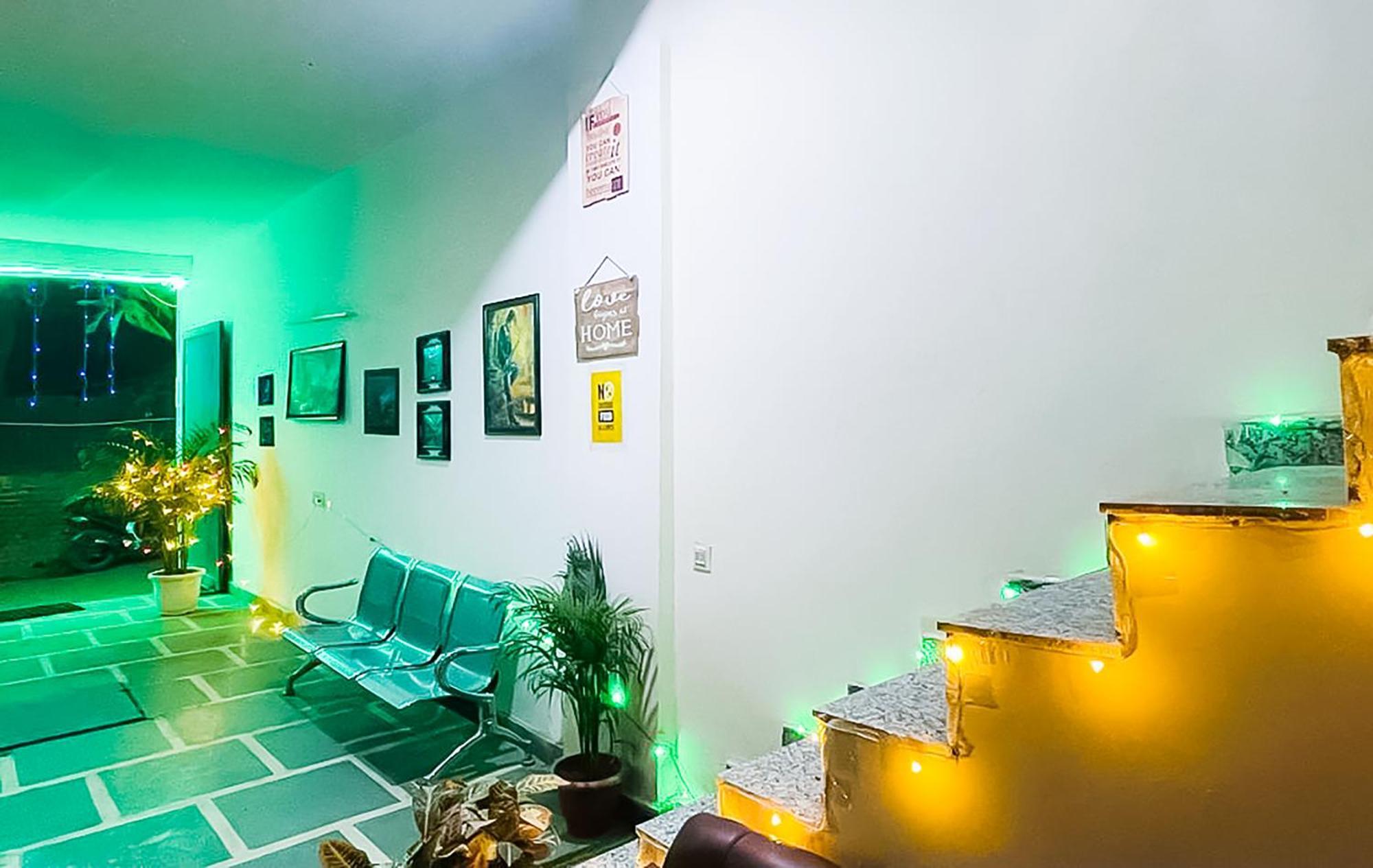 Hotel Roomshala 123 Happy Homes- Near Saket Metro 3*