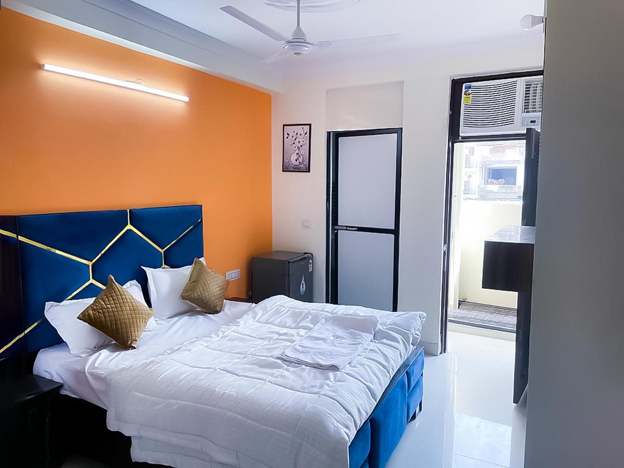 Roomshala 123 Happy Homes- Near Saket Metro Hotel