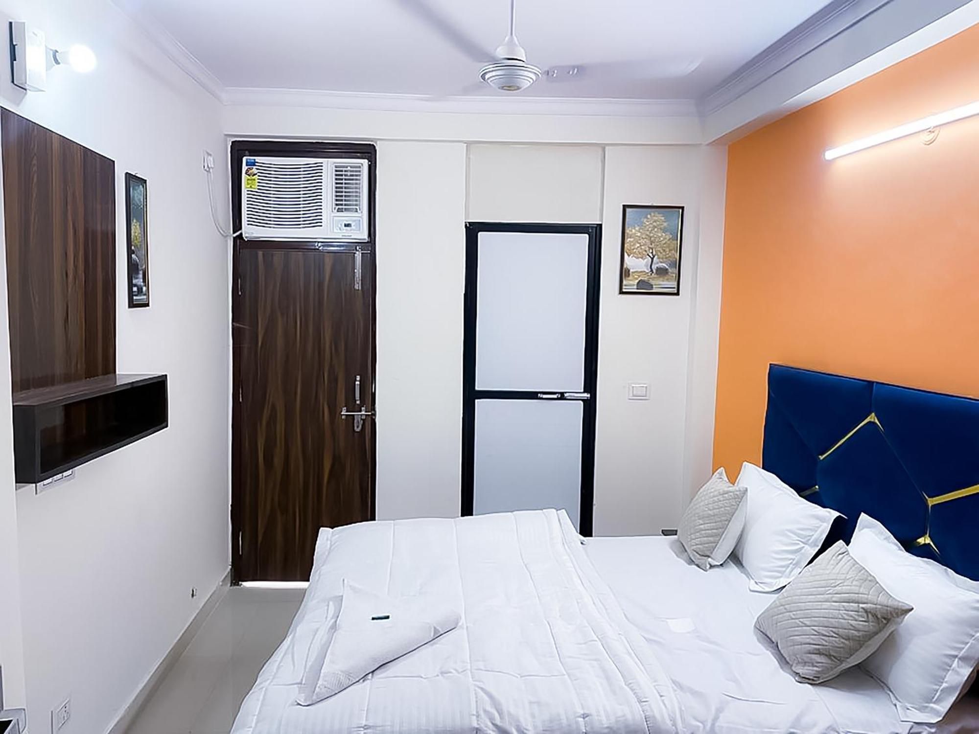 Roomshala 123 Happy Homes- Near Saket Metro 3*