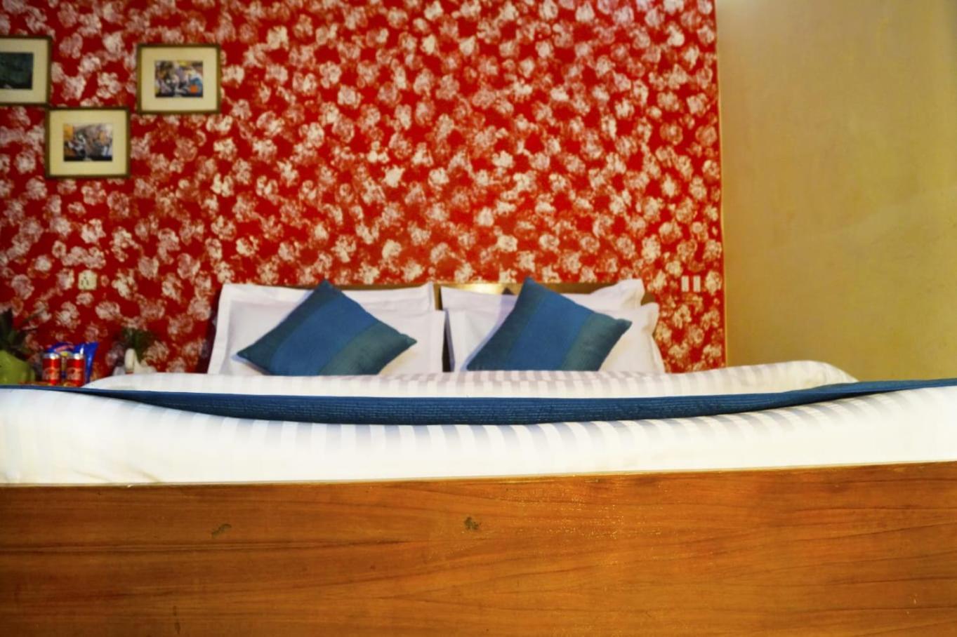 Hrs - Railway Station Guest house New Delhi