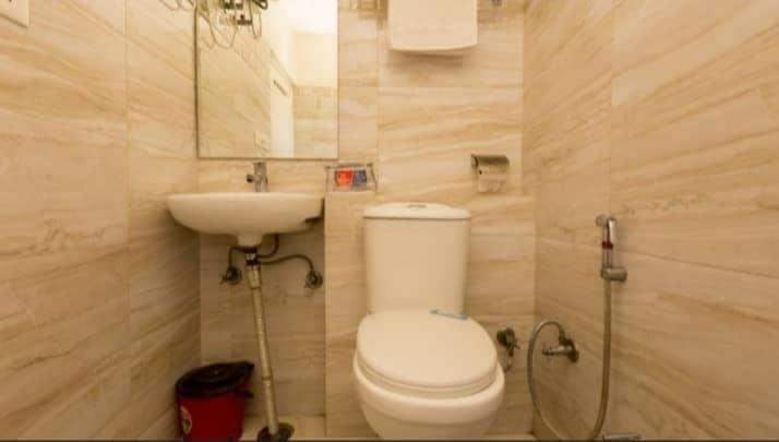 Hrs - Railway Station Guest house *