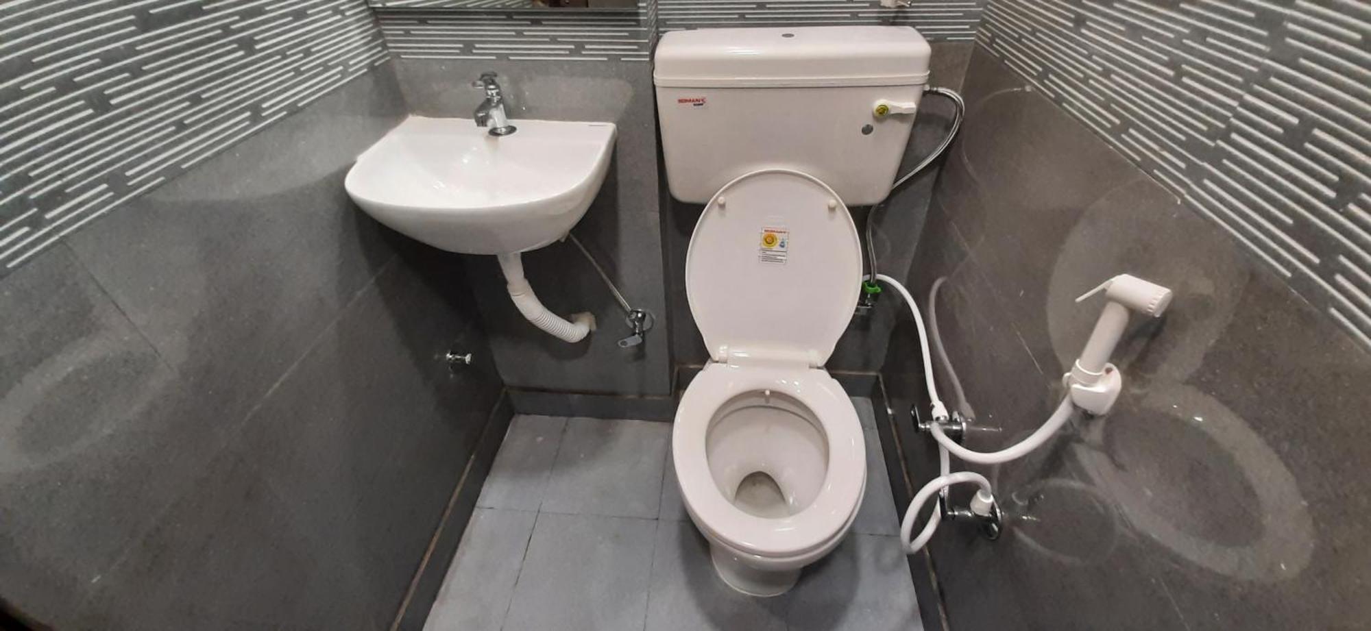 Apartamento Aggarwal In Independent Flat With Private Kitchen Washroom Fridge Android Tv Wi Fi And Cooking Utensils For Self Cooking *