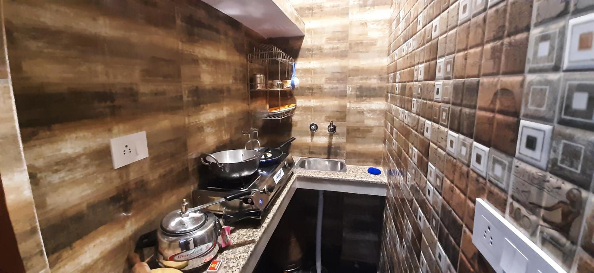 Aggarwal In Independent Flat With Private Kitchen Washroom Fridge Android Tv Wi Fi And Cooking Utensils For Self Cooking * New Delhi