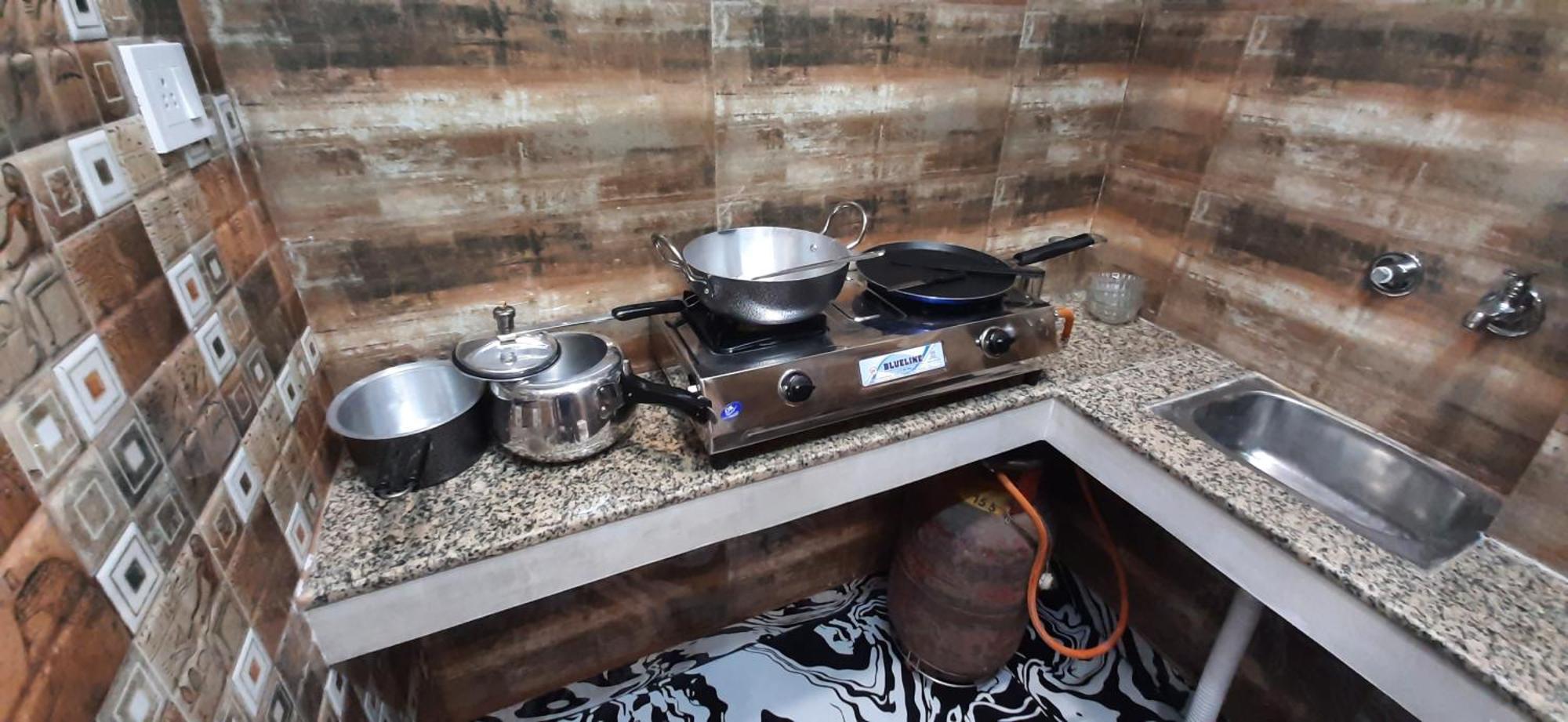 Apartamento Aggarwal In Independent Flat With Private Kitchen Washroom Fridge Android Tv Wi Fi And Cooking Utensils For Self Cooking *