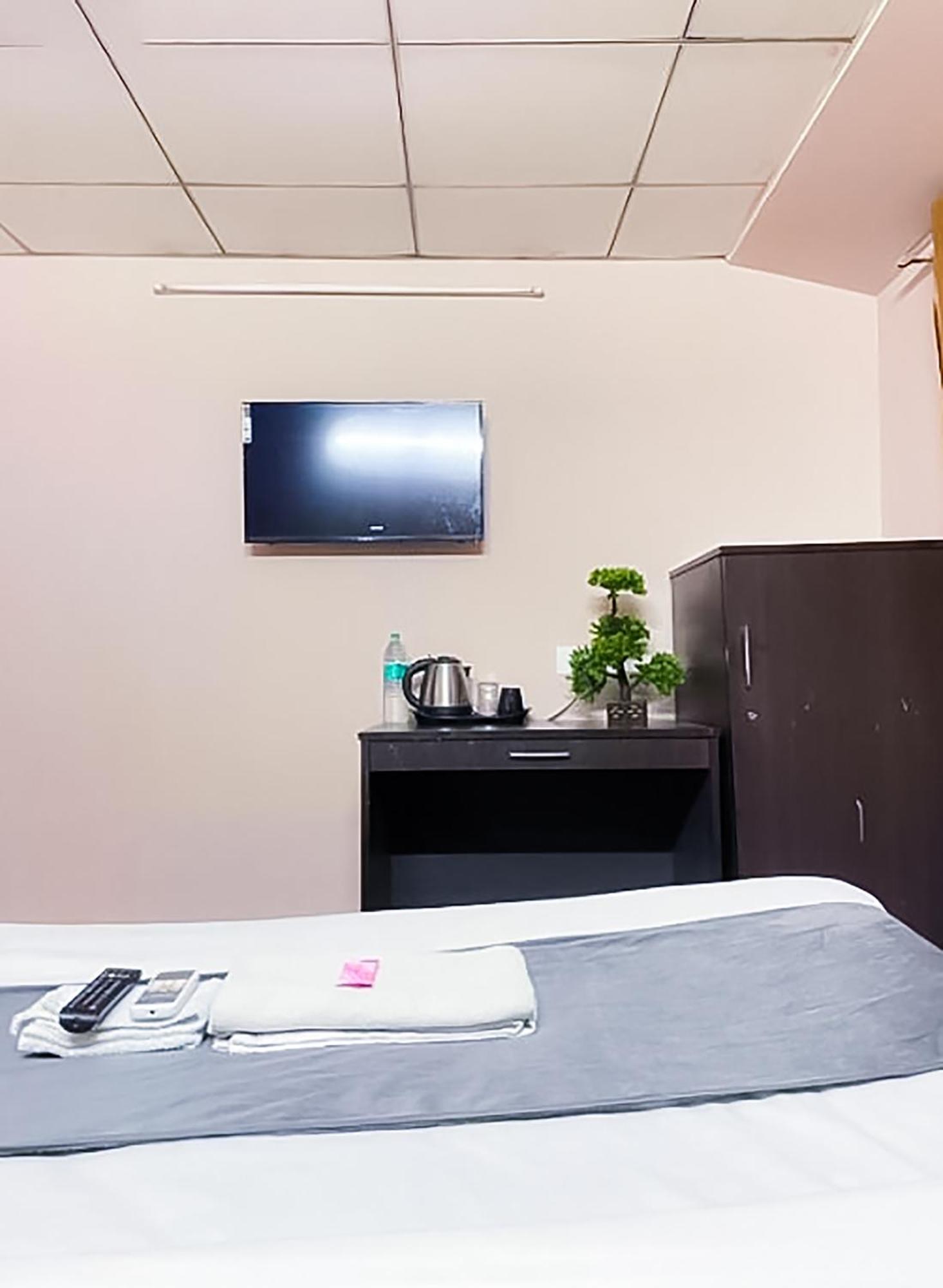 Manya Saket - Ignou Road Hotel New Delhi