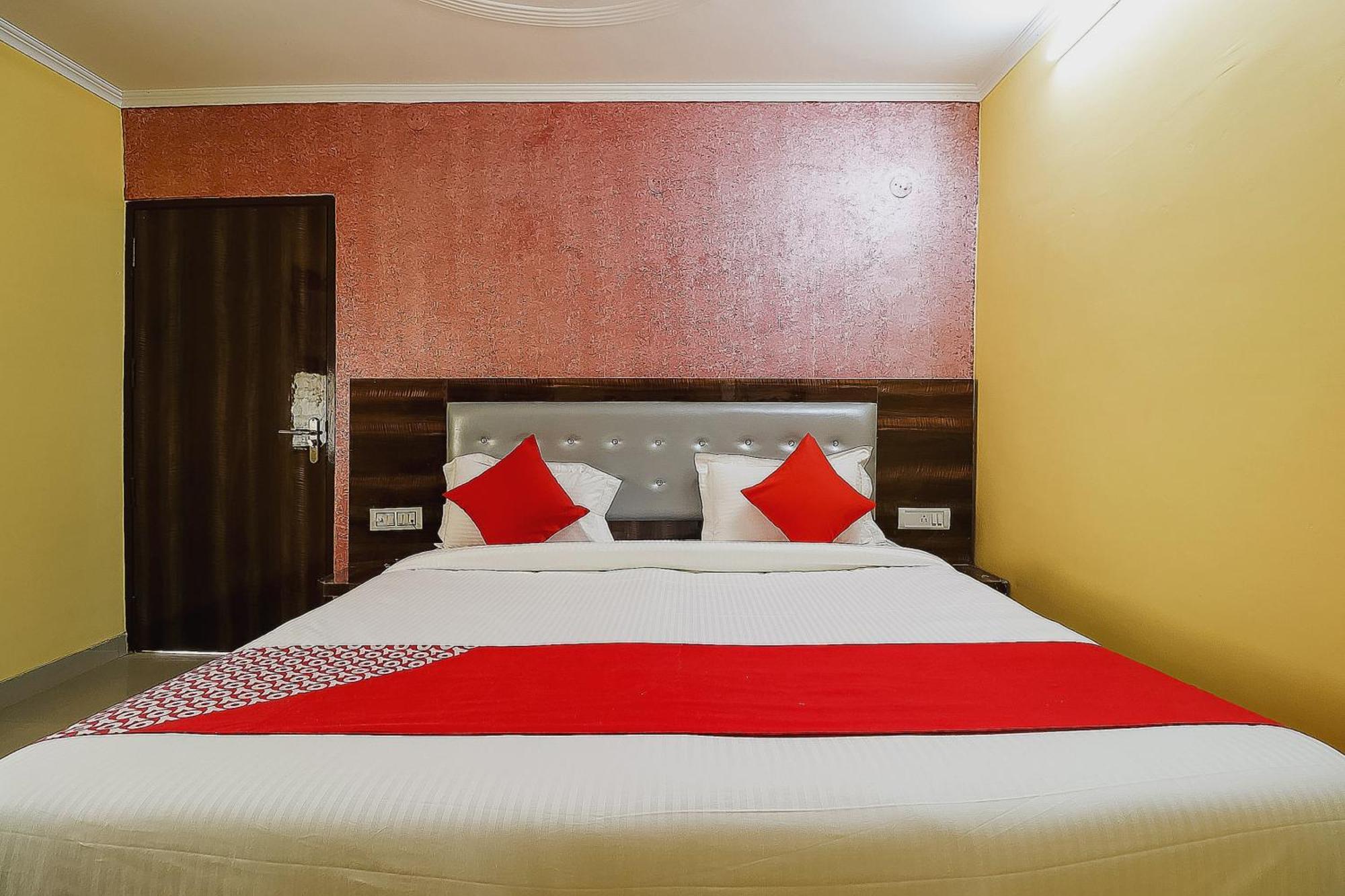 O Royal Orbit Near Delhi Airport Hotel
