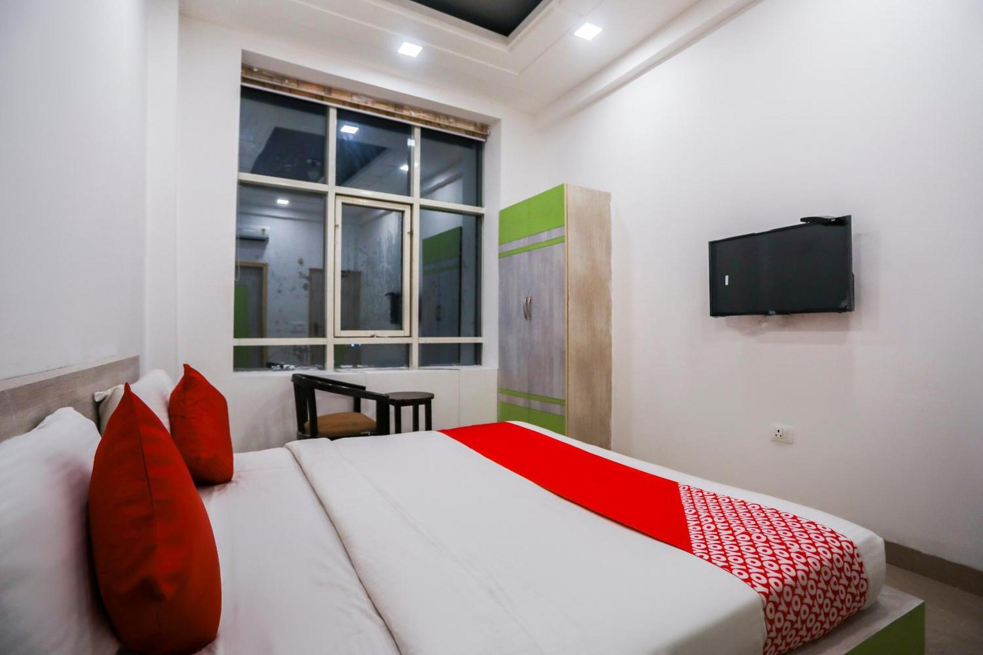 O Cladis Near Mall Of India Hotel 3*