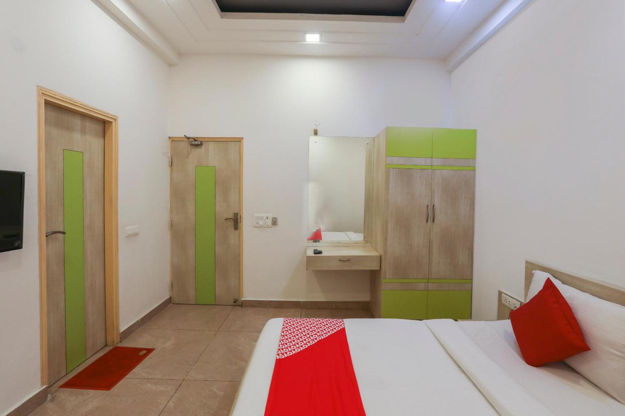 O Cladis Near Mall Of India Hotel