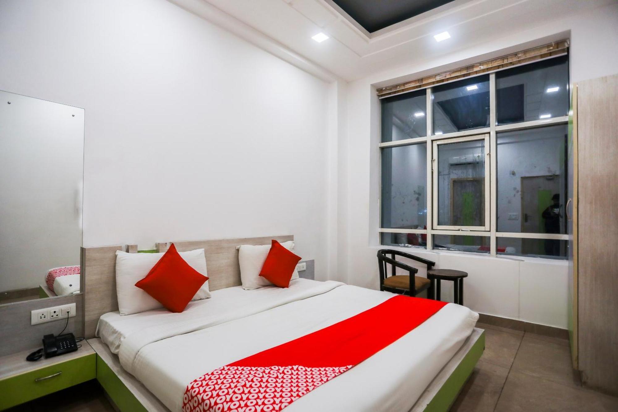Hotel O Cladis Near Mall Of India 3*