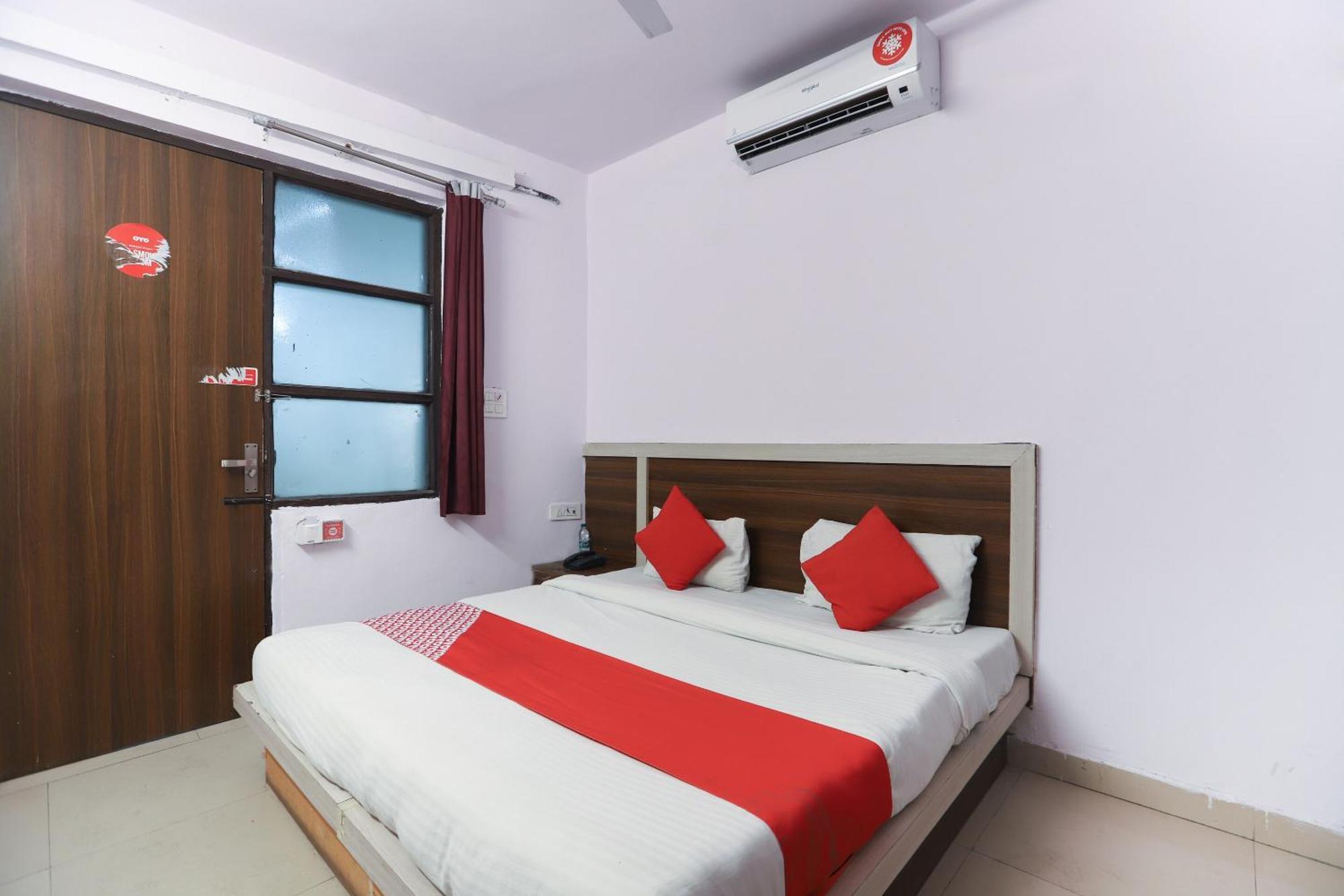 Hotel O Noida 4*