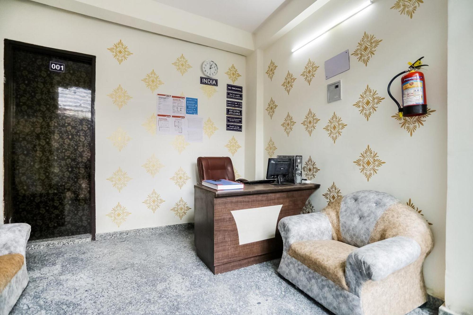 Hotel O Park Near New Ashok Nagar Metro Station 3*