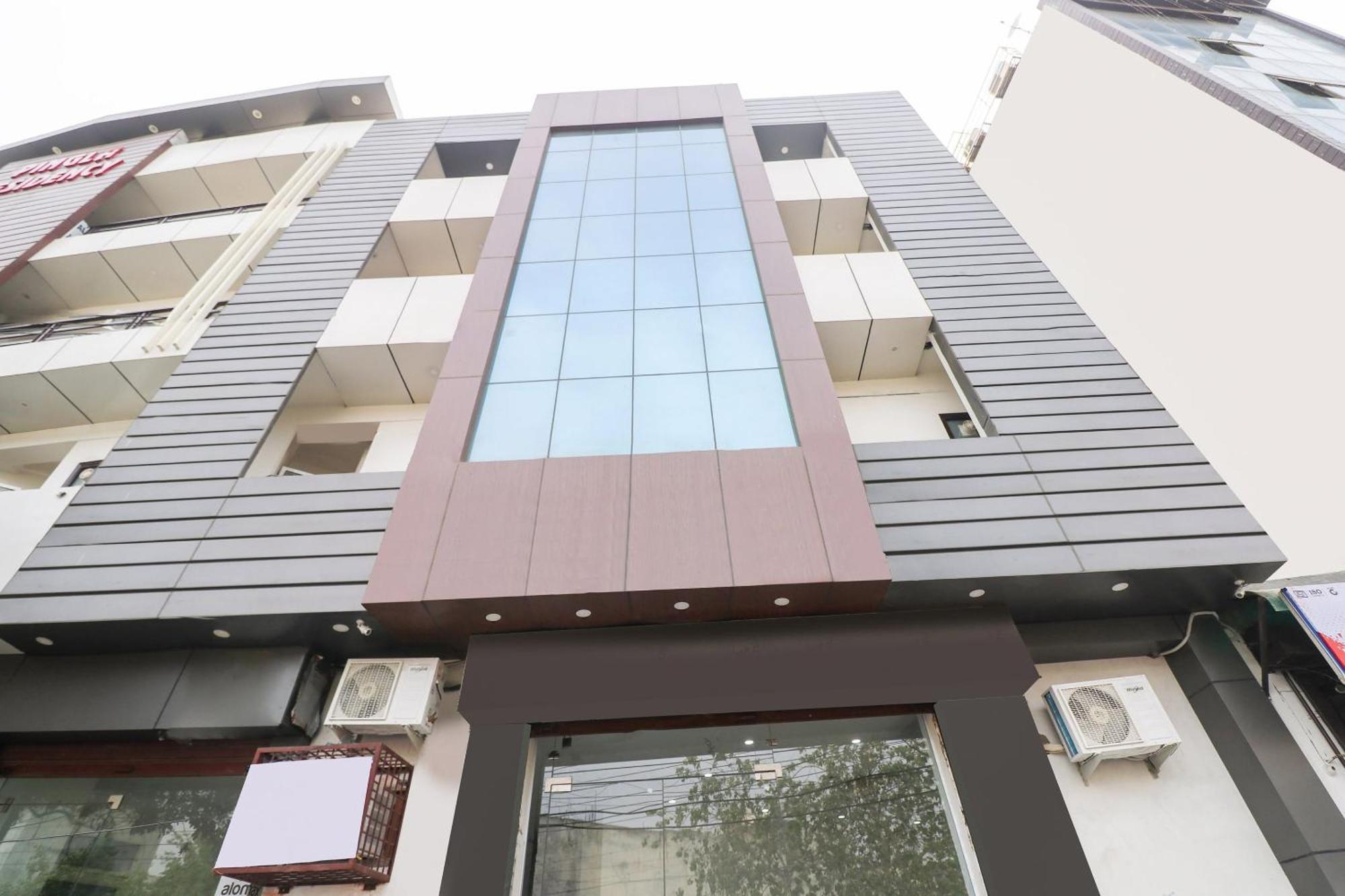 Collection O Mahavir Enclave Near Dashrath Puri Metro Station 3*