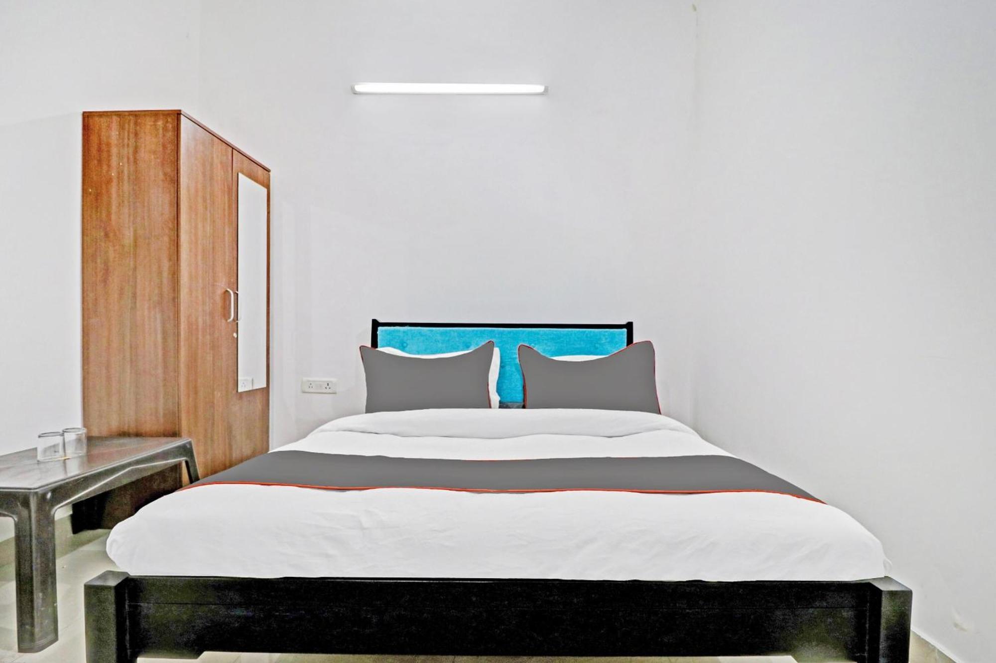 Capital O Saket Near Dlf Avenue Saket Hotel 3*