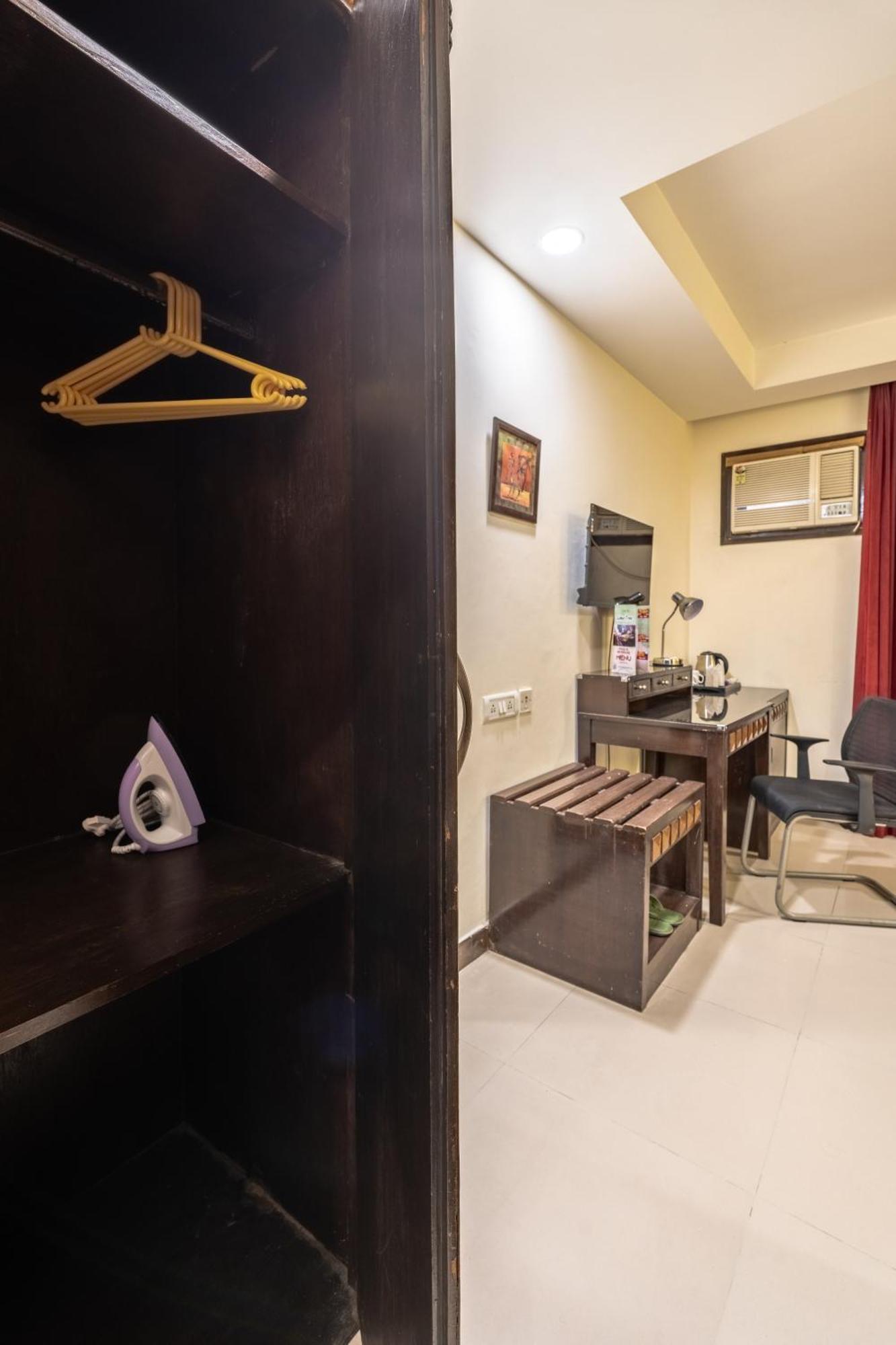 Casa de hóspedes Lime Gk-2 At Greater Kailash Metro South Delhi Nearby Saket Select Nova Deli