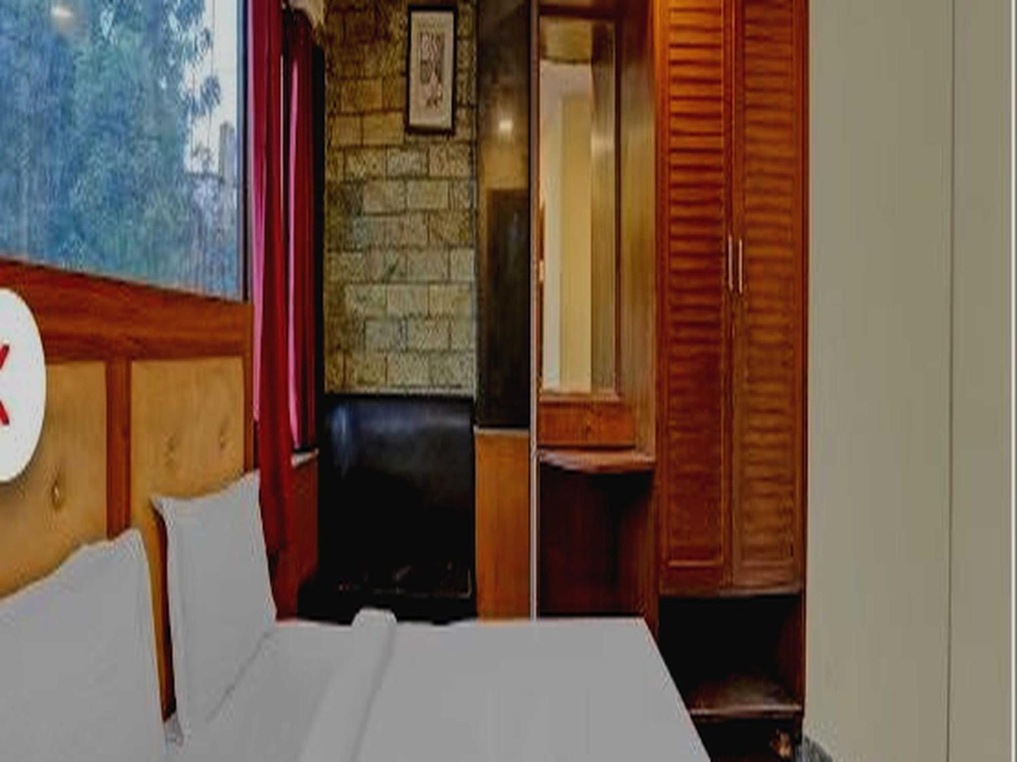 Oyo 75948 Tushar Continental 3* New Delhi