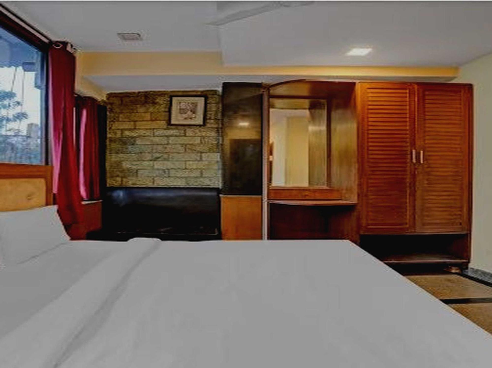 Oyo 75948 Tushar Continental Hotel New Delhi