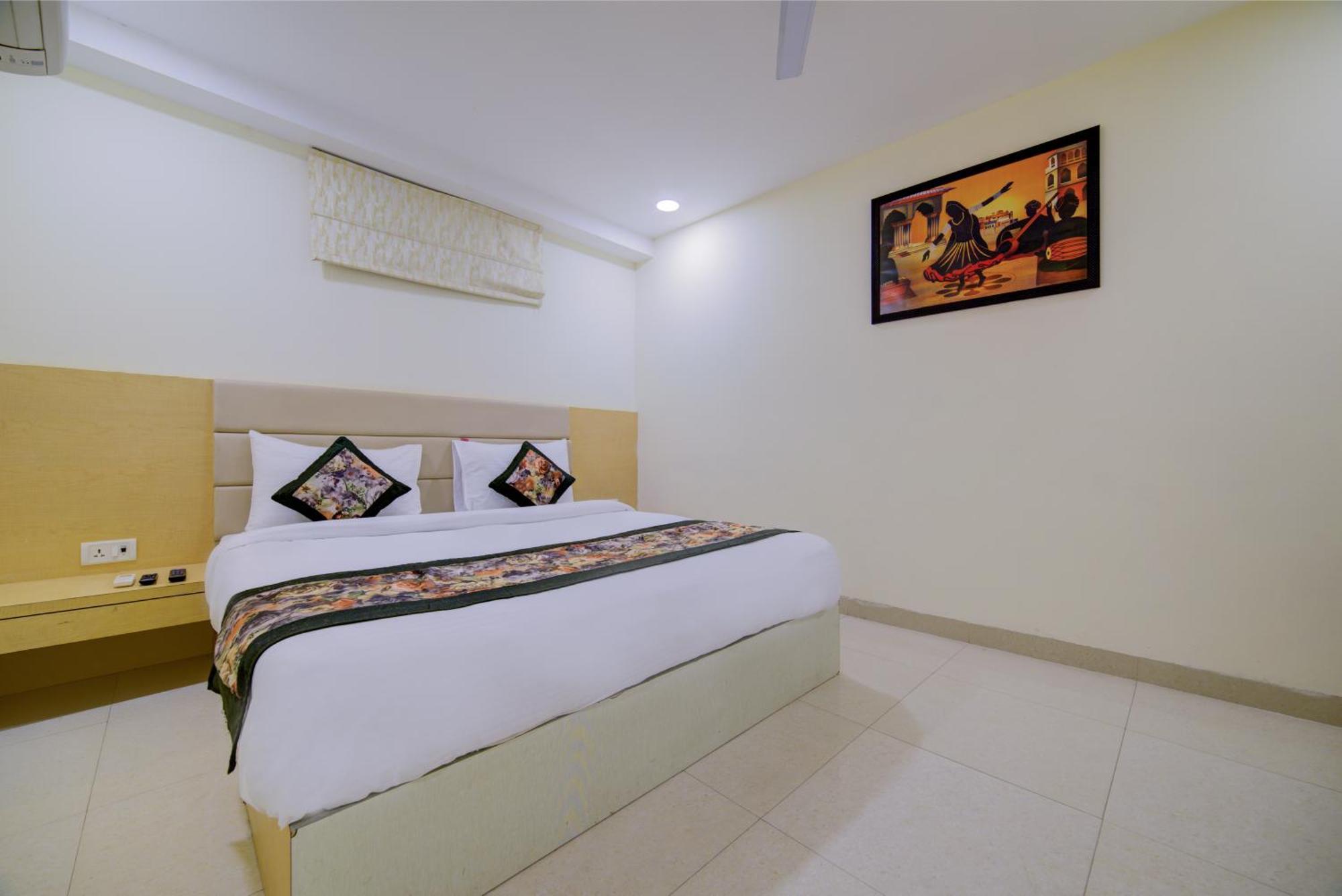 Hotel D'capitol - Delhi Airport